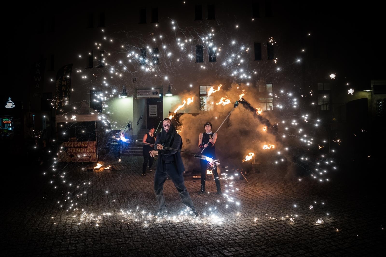 Zdjęcie w galerii na portalu naszraciborz.pl: Smok, ogień i magia na raciborskim zamku. Widowiskowe pokazy podczas festiwalu historycznego [FOTO i WIDEO] wiadomości z regionu