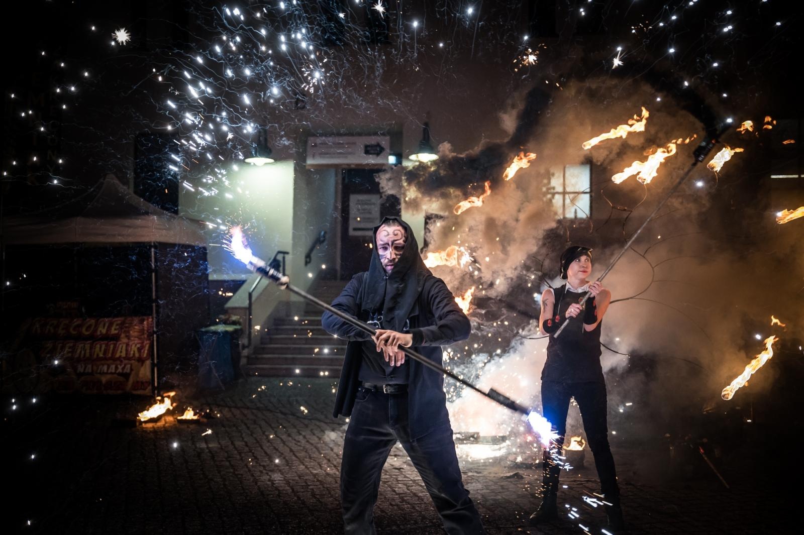Zdjęcie w galerii na portalu naszraciborz.pl: Smok, ogień i magia na raciborskim zamku. Widowiskowe pokazy podczas festiwalu historycznego [FOTO i WIDEO] wiadomości z regionu