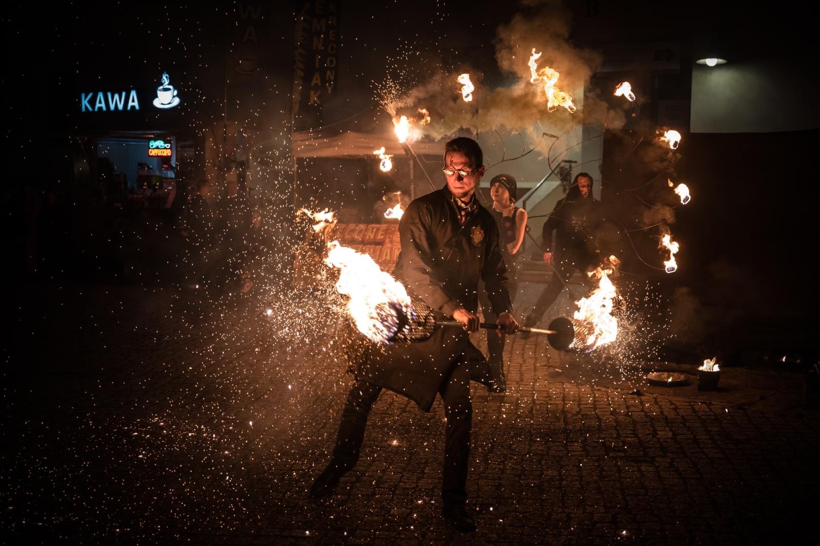 Zdjęcie w galerii na portalu naszraciborz.pl: Smok, ogień i magia na raciborskim zamku. Widowiskowe pokazy podczas festiwalu historycznego [FOTO i WIDEO] wiadomości z regionu