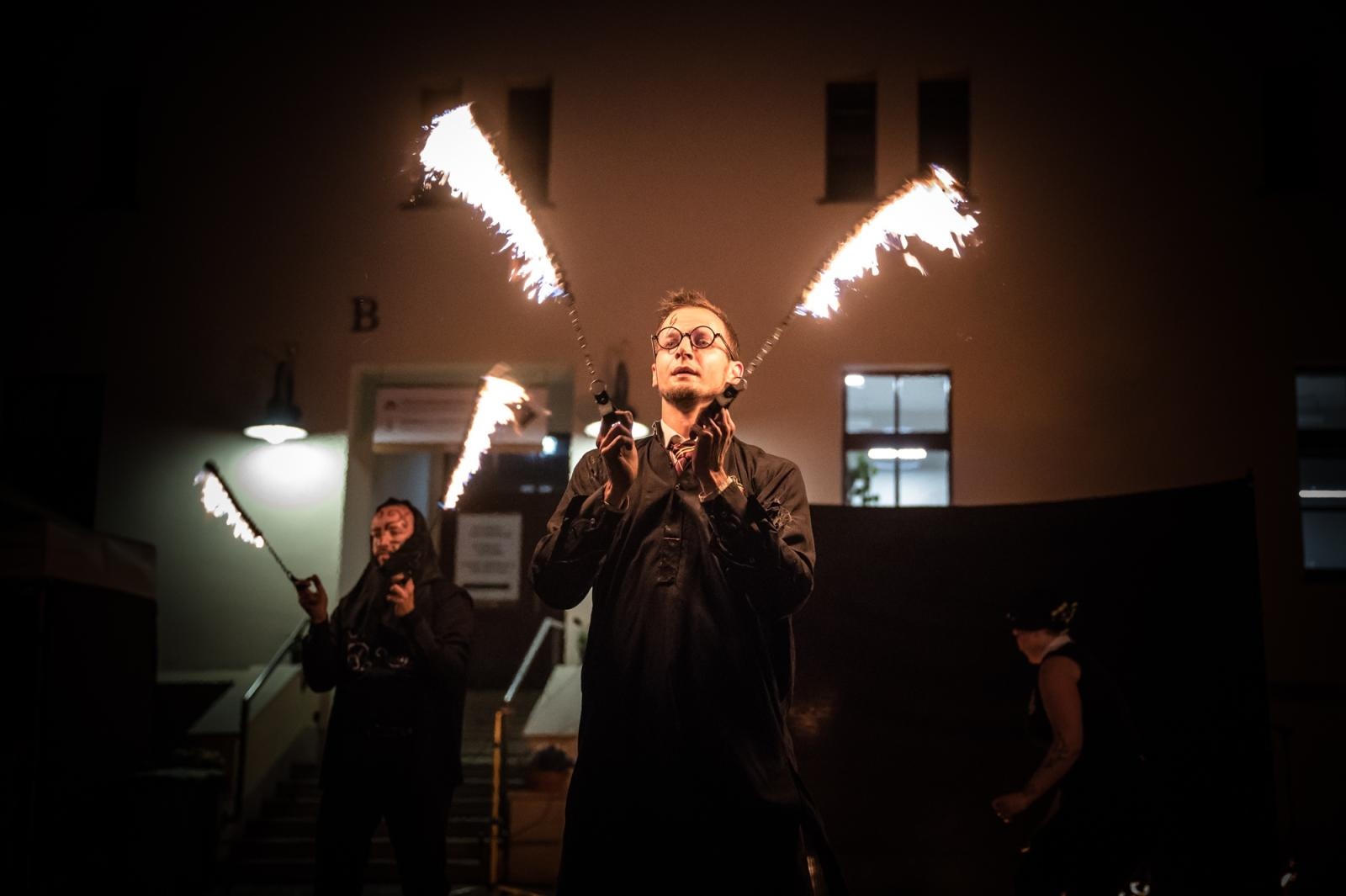Zdjęcie w galerii na portalu naszraciborz.pl: Smok, ogień i magia na raciborskim zamku. Widowiskowe pokazy podczas festiwalu historycznego [FOTO i WIDEO] wiadomości z regionu