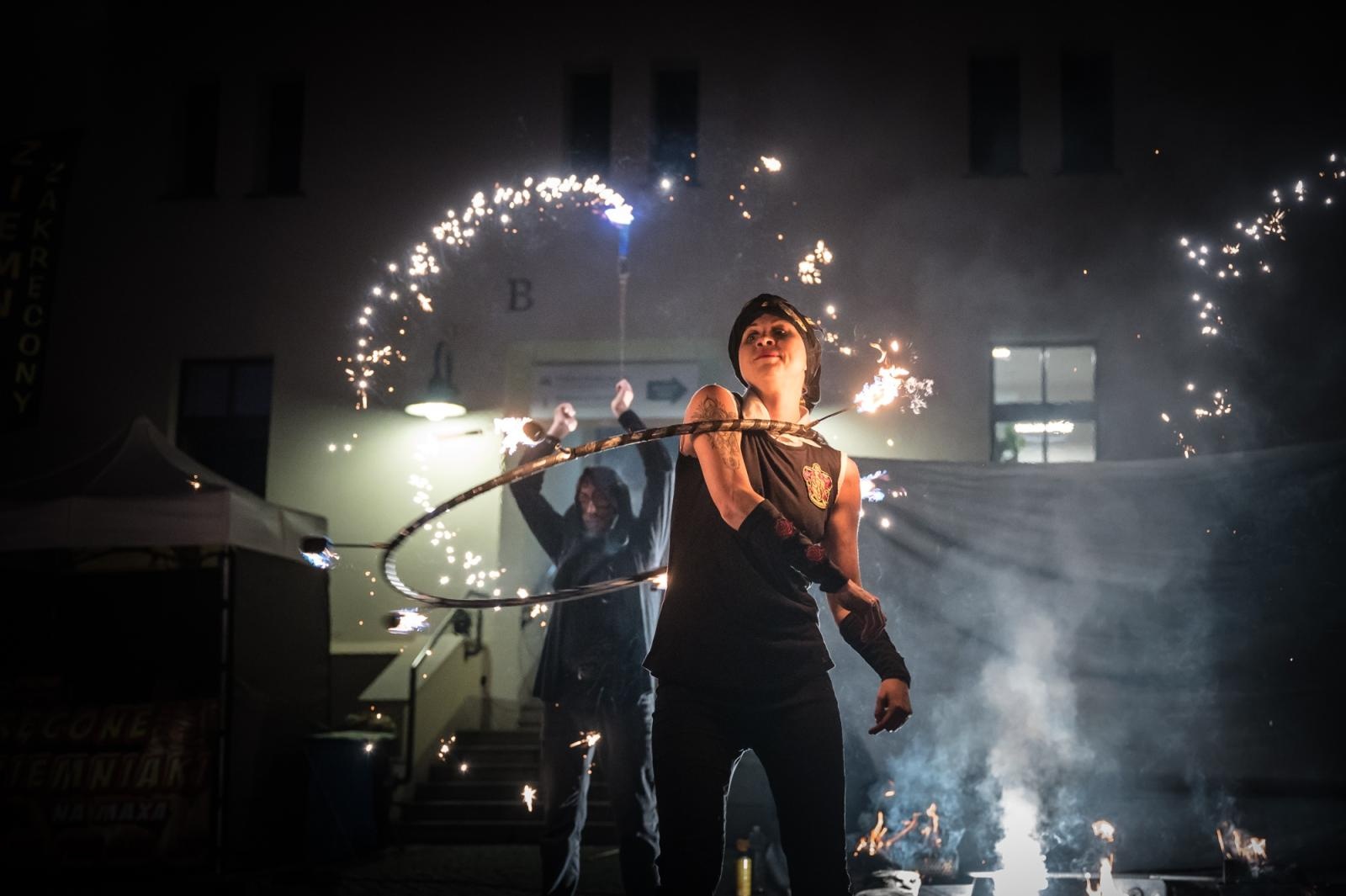 Zdjęcie w galerii na portalu naszraciborz.pl: Smok, ogień i magia na raciborskim zamku. Widowiskowe pokazy podczas festiwalu historycznego [FOTO i WIDEO] wiadomości z regionu