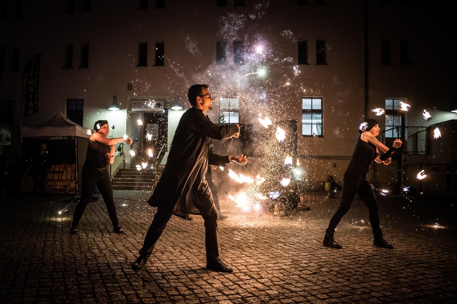 Zdjęcie w galerii na portalu naszraciborz.pl: Smok, ogień i magia na raciborskim zamku. Widowiskowe pokazy podczas festiwalu historycznego [FOTO i WIDEO] wiadomości z regionu