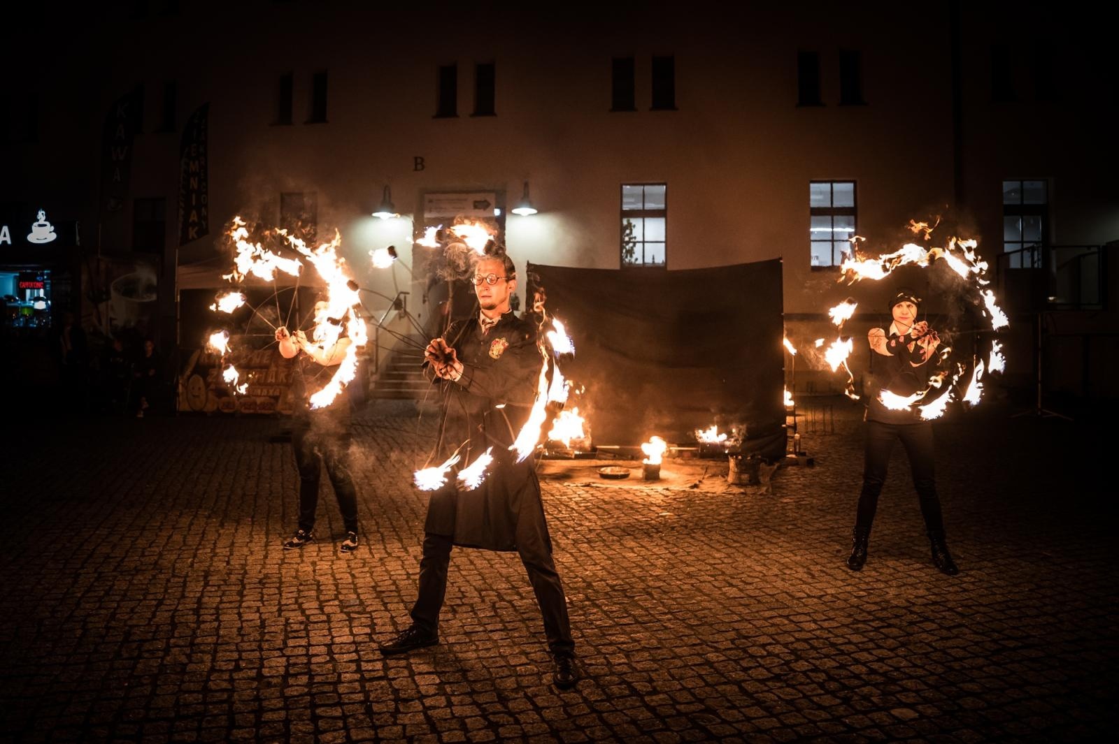 Zdjęcie w galerii na portalu naszraciborz.pl: Smok, ogień i magia na raciborskim zamku. Widowiskowe pokazy podczas festiwalu historycznego [FOTO i WIDEO] wiadomości z regionu