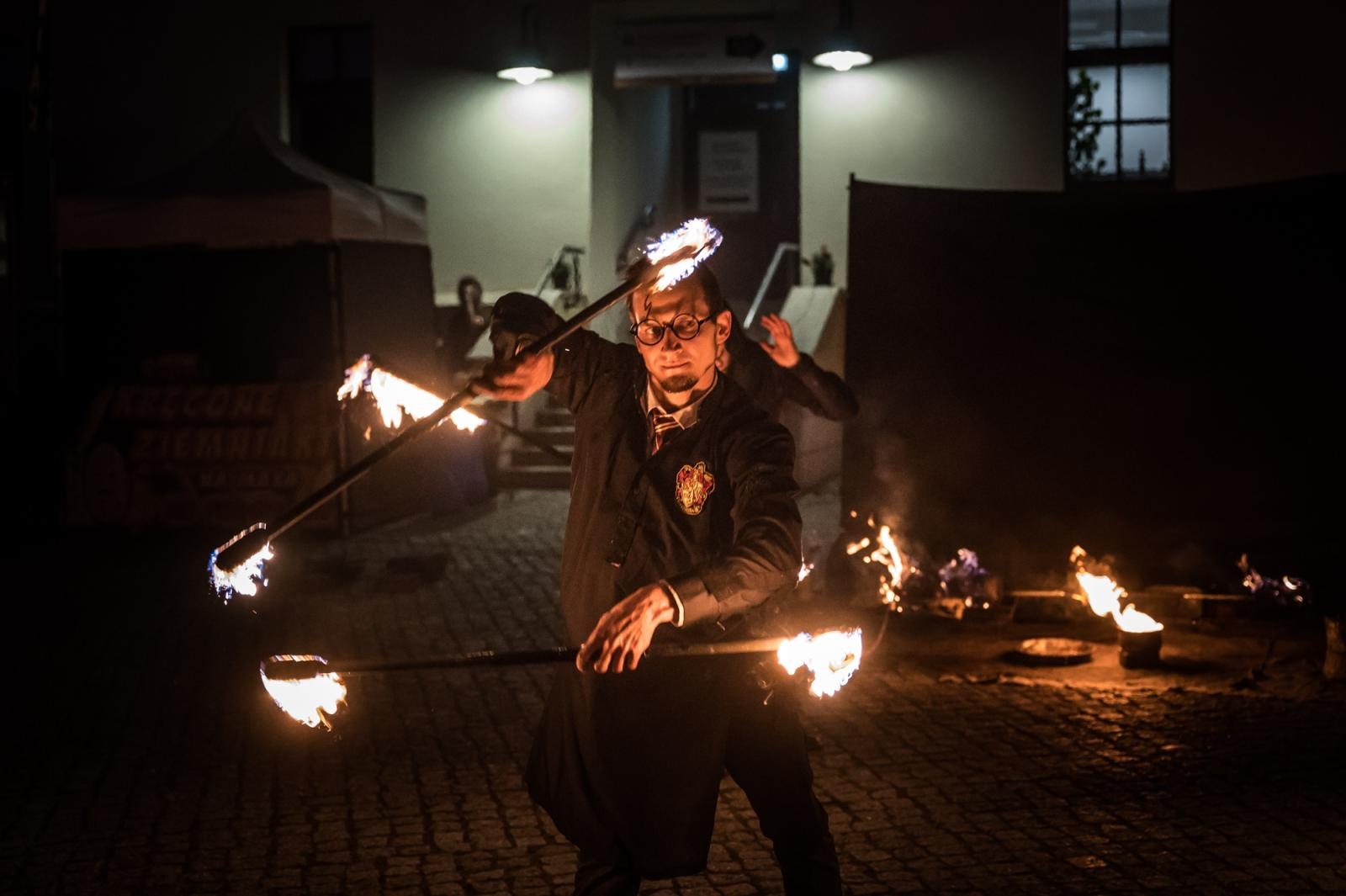 Zdjęcie w galerii na portalu naszraciborz.pl: Smok, ogień i magia na raciborskim zamku. Widowiskowe pokazy podczas festiwalu historycznego [FOTO i WIDEO] wiadomości z regionu