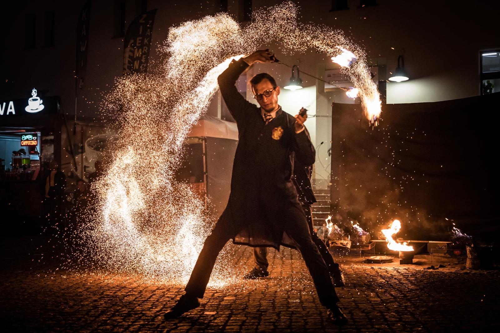 Zdjęcie w galerii na portalu naszraciborz.pl: Smok, ogień i magia na raciborskim zamku. Widowiskowe pokazy podczas festiwalu historycznego [FOTO i WIDEO] wiadomości z regionu