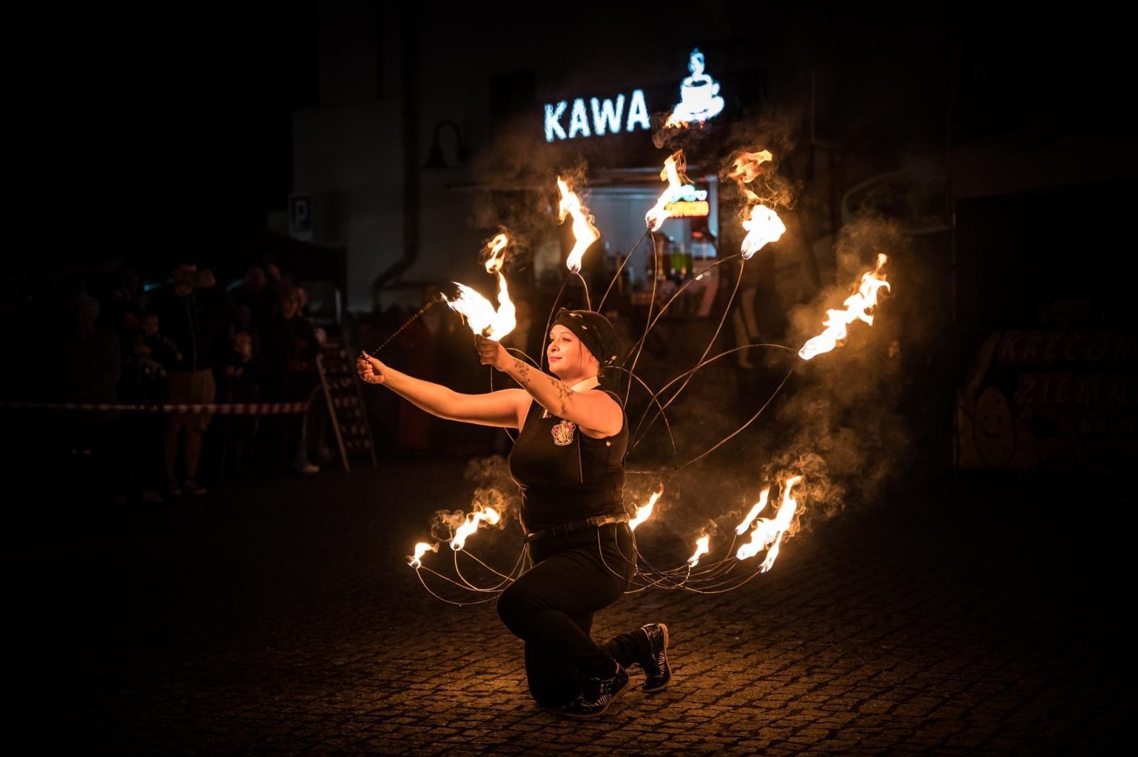 Zdjęcie w galerii na portalu naszraciborz.pl: Smok, ogień i magia na raciborskim zamku. Widowiskowe pokazy podczas festiwalu historycznego [FOTO i WIDEO] wiadomości z regionu