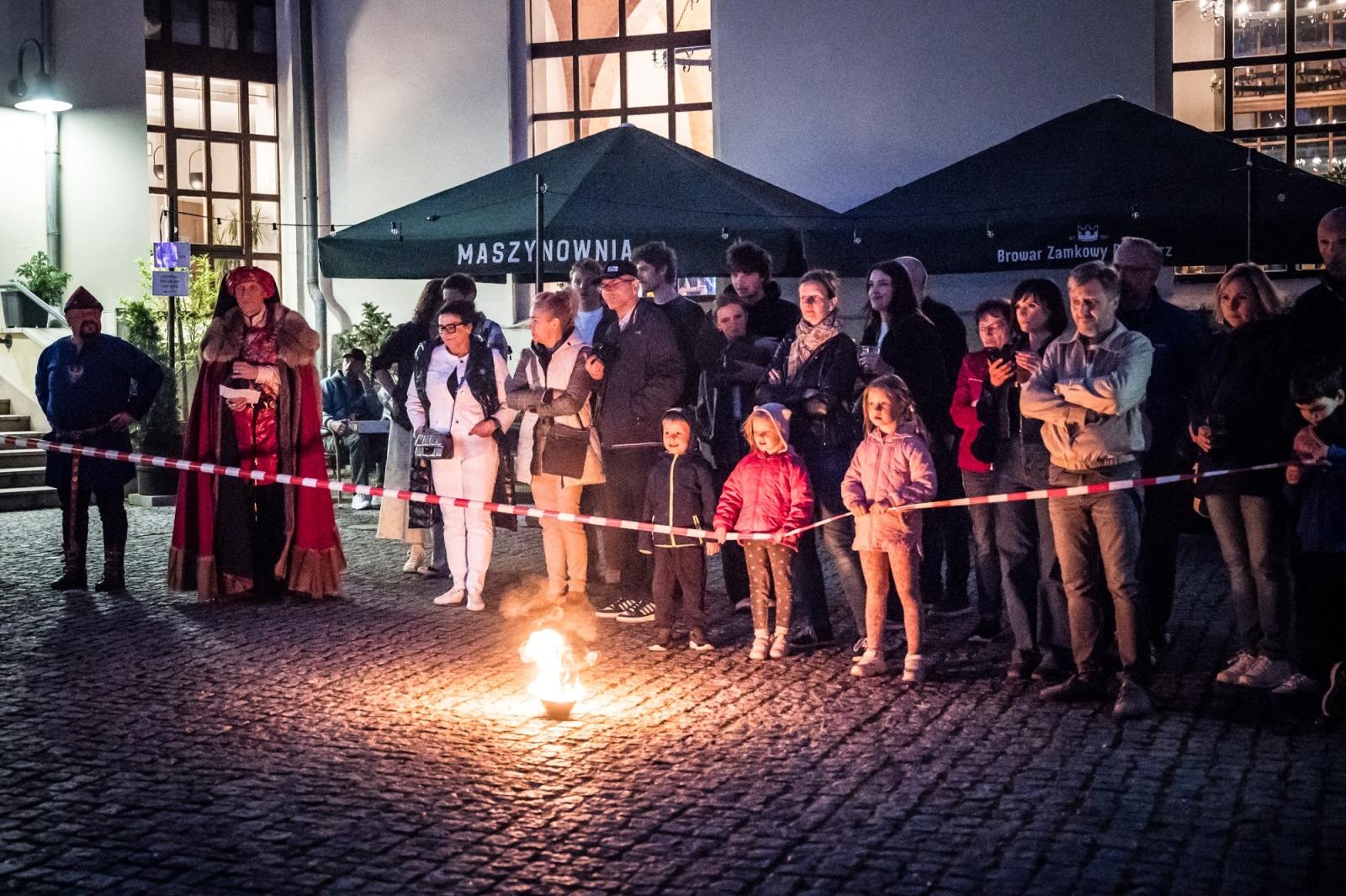 Zdjęcie w galerii na portalu naszraciborz.pl: Smok, ogień i magia na raciborskim zamku. Widowiskowe pokazy podczas festiwalu historycznego [FOTO i WIDEO] wiadomości z regionu
