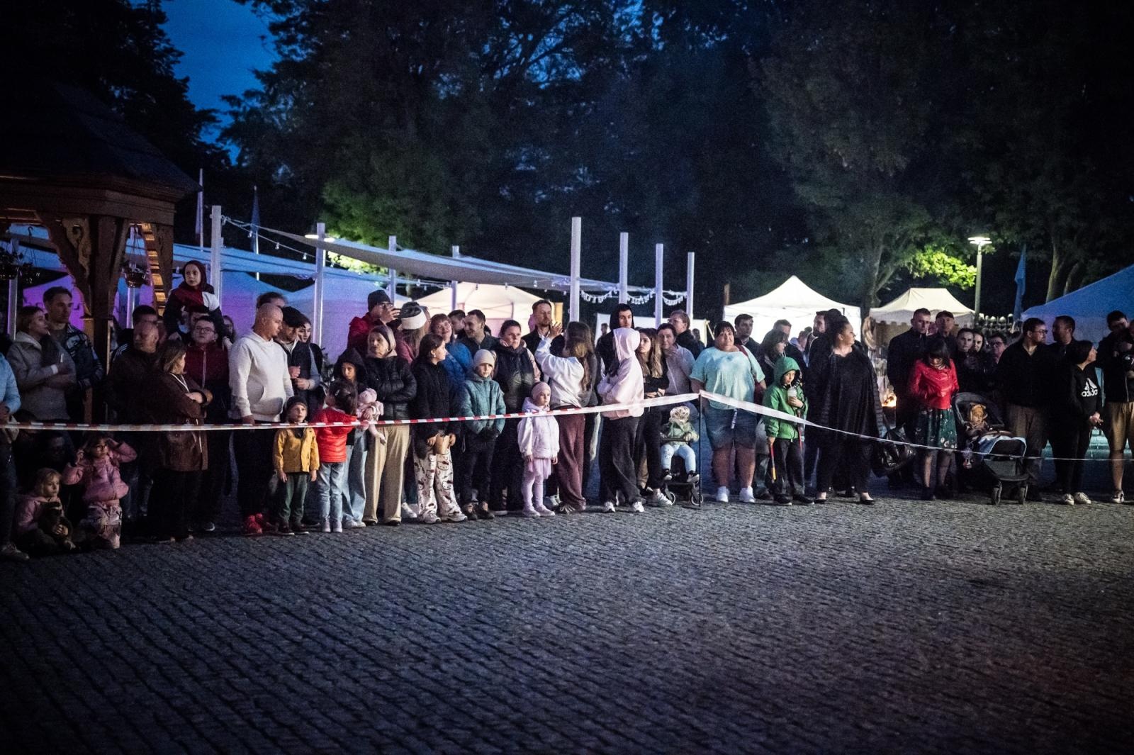Zdjęcie w galerii na portalu naszraciborz.pl: Smok, ogień i magia na raciborskim zamku. Widowiskowe pokazy podczas festiwalu historycznego [FOTO i WIDEO] wiadomości z regionu