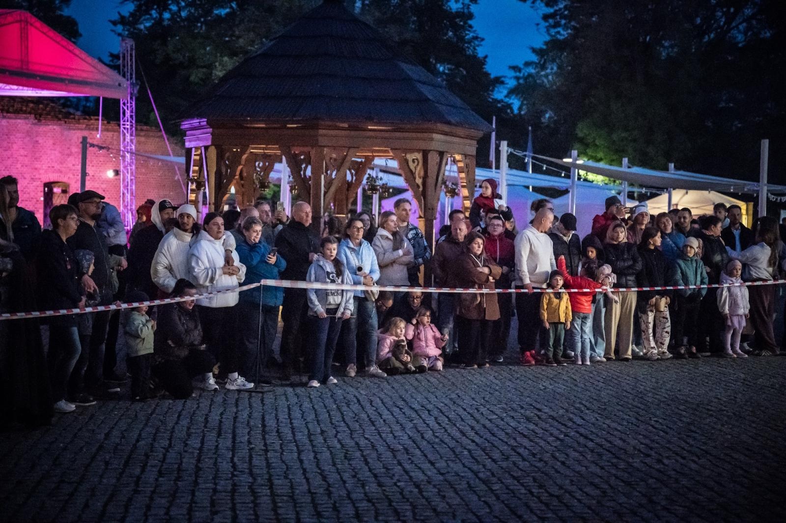 Zdjęcie w galerii na portalu naszraciborz.pl: Smok, ogień i magia na raciborskim zamku. Widowiskowe pokazy podczas festiwalu historycznego [FOTO i WIDEO] wiadomości z regionu