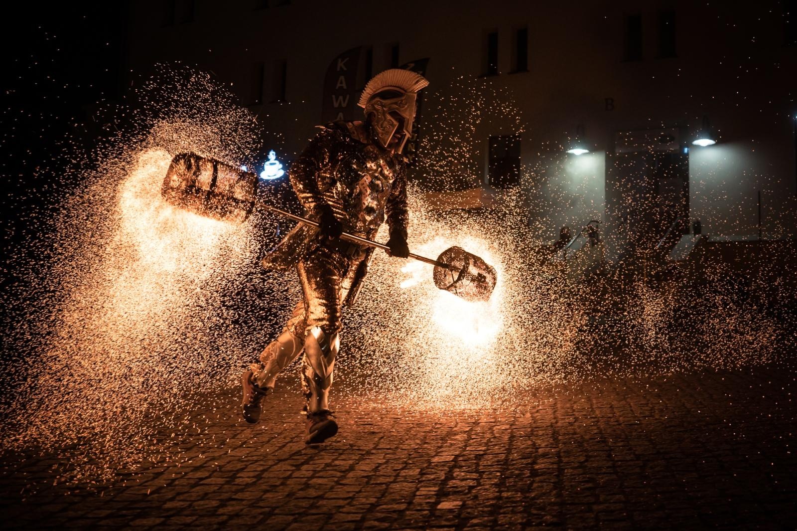Zdjęcie w galerii na portalu naszraciborz.pl: Smok, ogień i magia na raciborskim zamku. Widowiskowe pokazy podczas festiwalu historycznego [FOTO i WIDEO] wiadomości z regionu