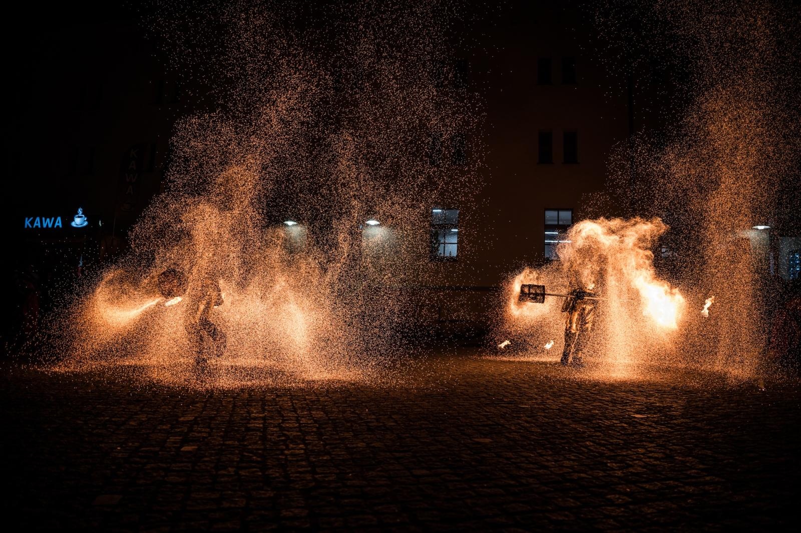 Zdjęcie w galerii na portalu naszraciborz.pl: Smok, ogień i magia na raciborskim zamku. Widowiskowe pokazy podczas festiwalu historycznego [FOTO i WIDEO] wiadomości z regionu