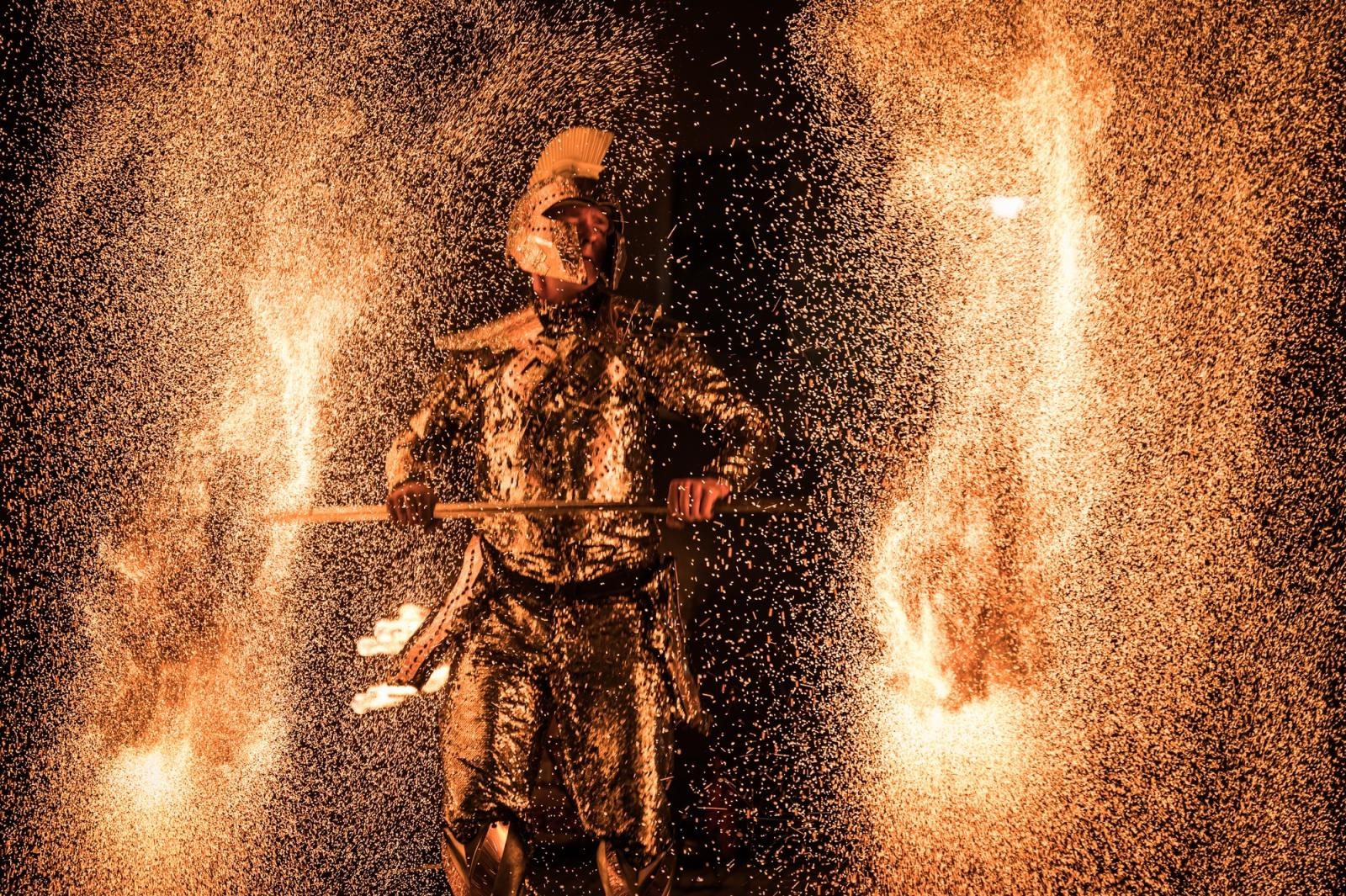 Zdjęcie w galerii na portalu naszraciborz.pl: Smok, ogień i magia na raciborskim zamku. Widowiskowe pokazy podczas festiwalu historycznego [FOTO i WIDEO] wiadomości z regionu