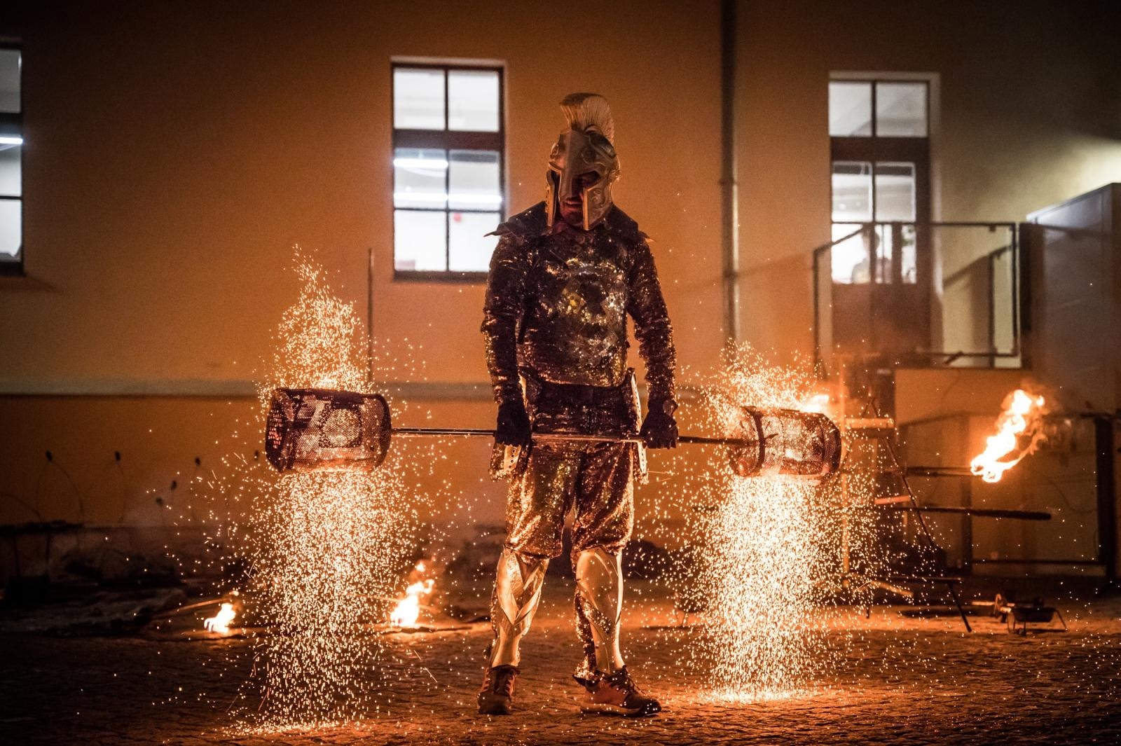 Zdjęcie w galerii na portalu naszraciborz.pl: Smok, ogień i magia na raciborskim zamku. Widowiskowe pokazy podczas festiwalu historycznego [FOTO i WIDEO] wiadomości z regionu