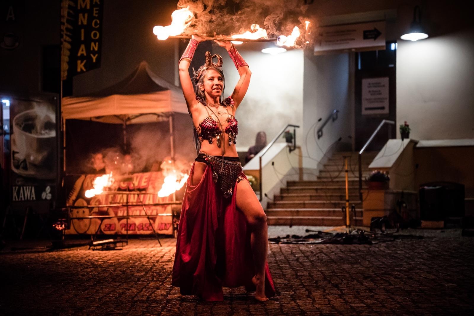 Zdjęcie w galerii na portalu naszraciborz.pl: Smok, ogień i magia na raciborskim zamku. Widowiskowe pokazy podczas festiwalu historycznego [FOTO i WIDEO] wiadomości z regionu