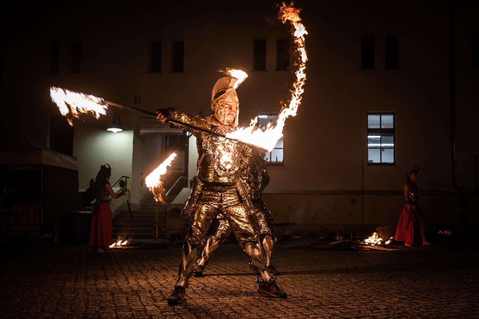 Zdjęcie w galerii na portalu naszraciborz.pl: Smok, ogień i magia na raciborskim zamku. Widowiskowe pokazy podczas festiwalu historycznego [FOTO i WIDEO] wiadomości z regionu