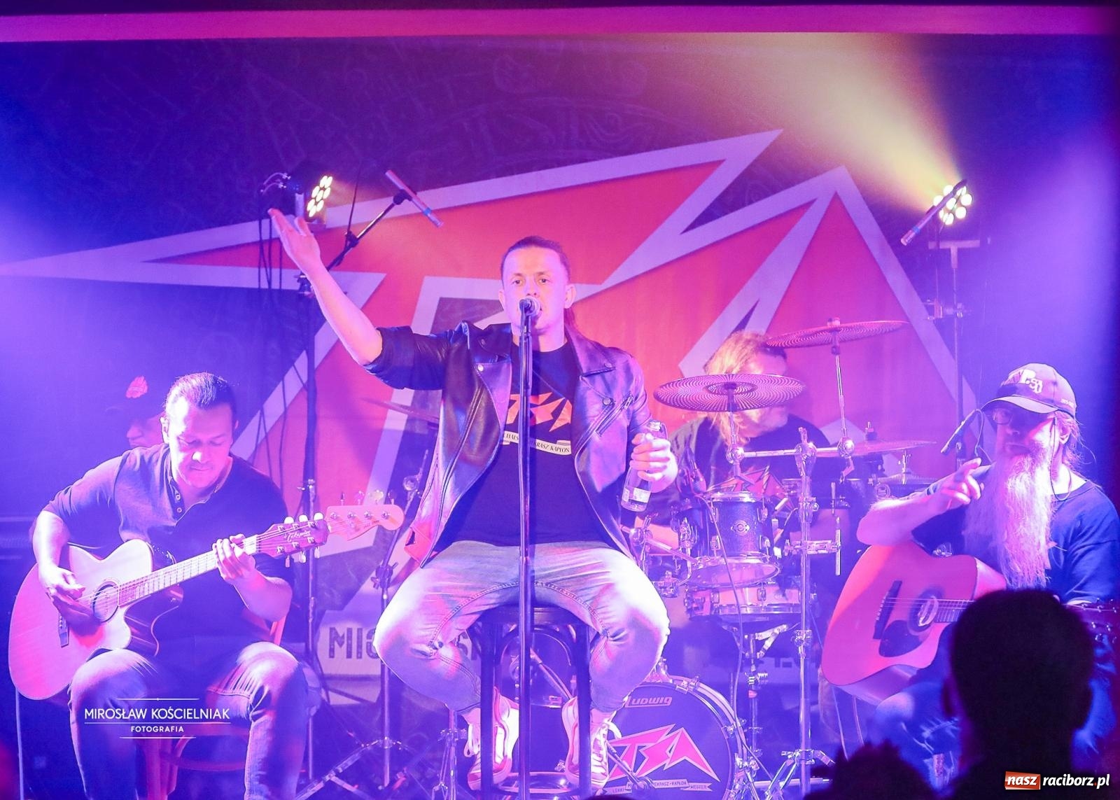 Zdjęcie w galerii na portalu naszraciborz.pl: TSA MNKWL zagrał w Raciborzu. Akustyczny wieczór z historią polskiego heavy metalu wiadomości z regionu