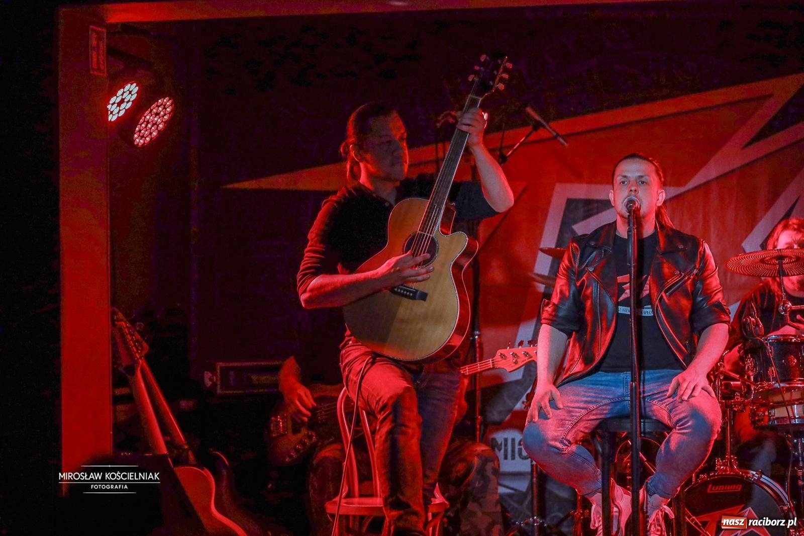 Zdjęcie w galerii na portalu naszraciborz.pl: TSA MNKWL zagrał w Raciborzu. Akustyczny wieczór z historią polskiego heavy metalu wiadomości z regionu