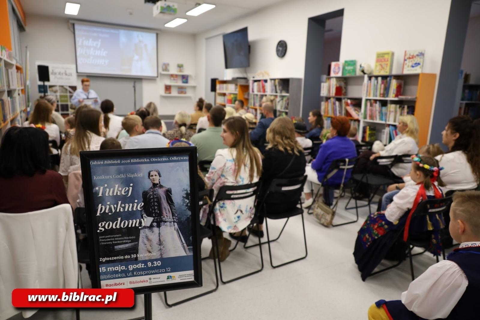 Zdjęcie w galerii na portalu naszraciborz.pl: Tukej piyknie godomy po raz XVI w raciborskiej bibliotece wiadomości z regionu