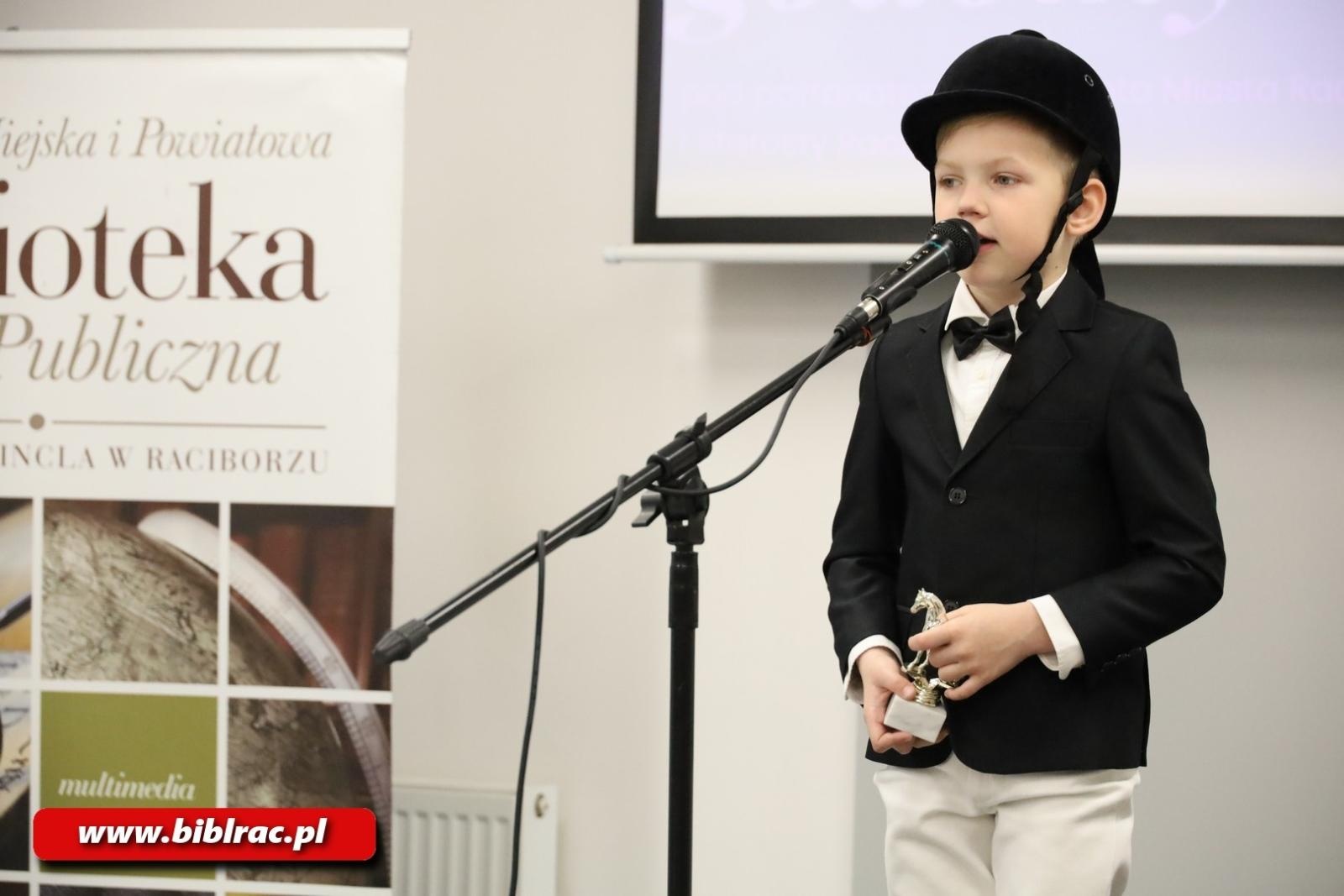 Zdjęcie w galerii na portalu naszraciborz.pl: Tukej piyknie godomy po raz XVI w raciborskiej bibliotece wiadomości z regionu