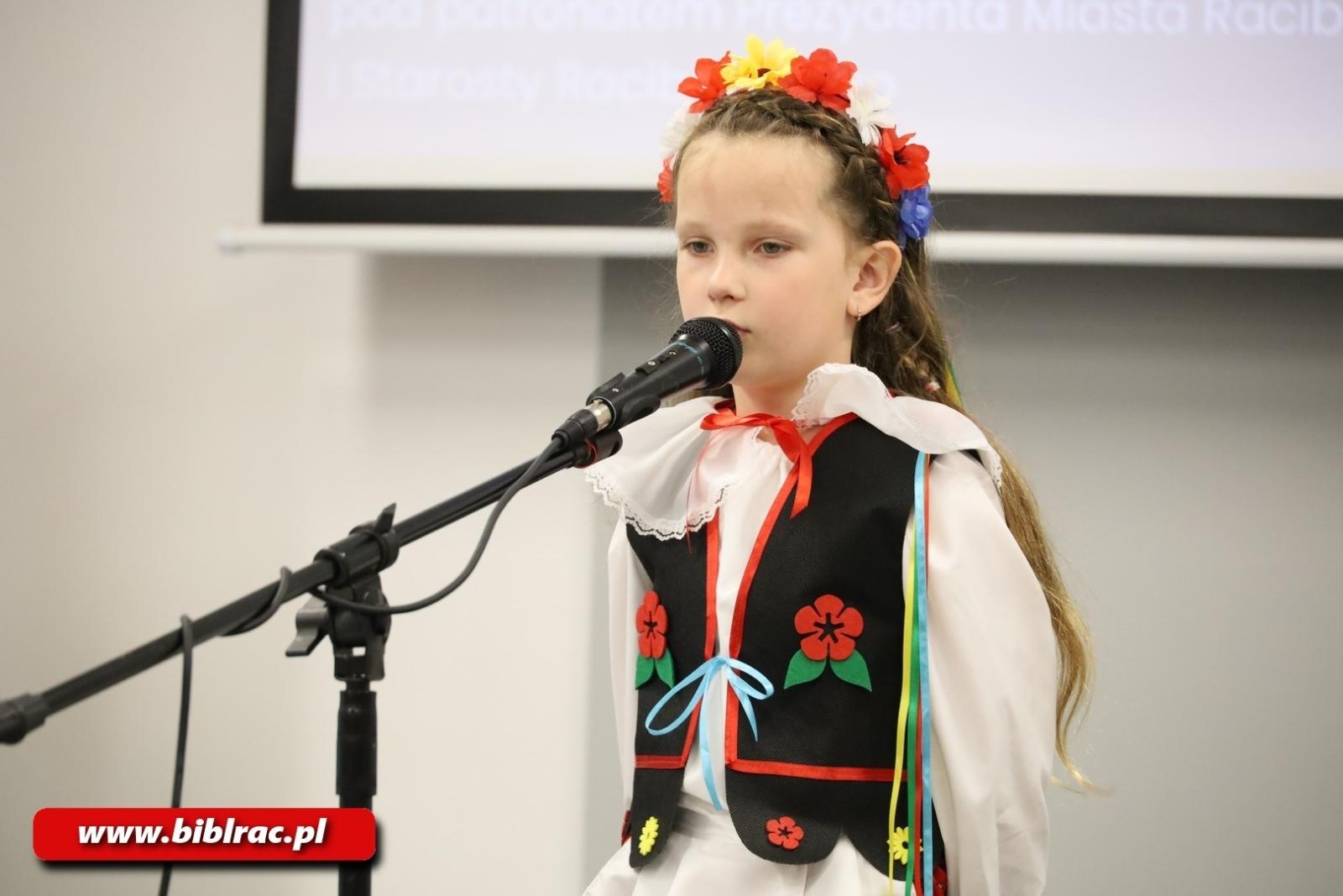 Zdjęcie w galerii na portalu naszraciborz.pl: Tukej piyknie godomy po raz XVI w raciborskiej bibliotece wiadomości z regionu