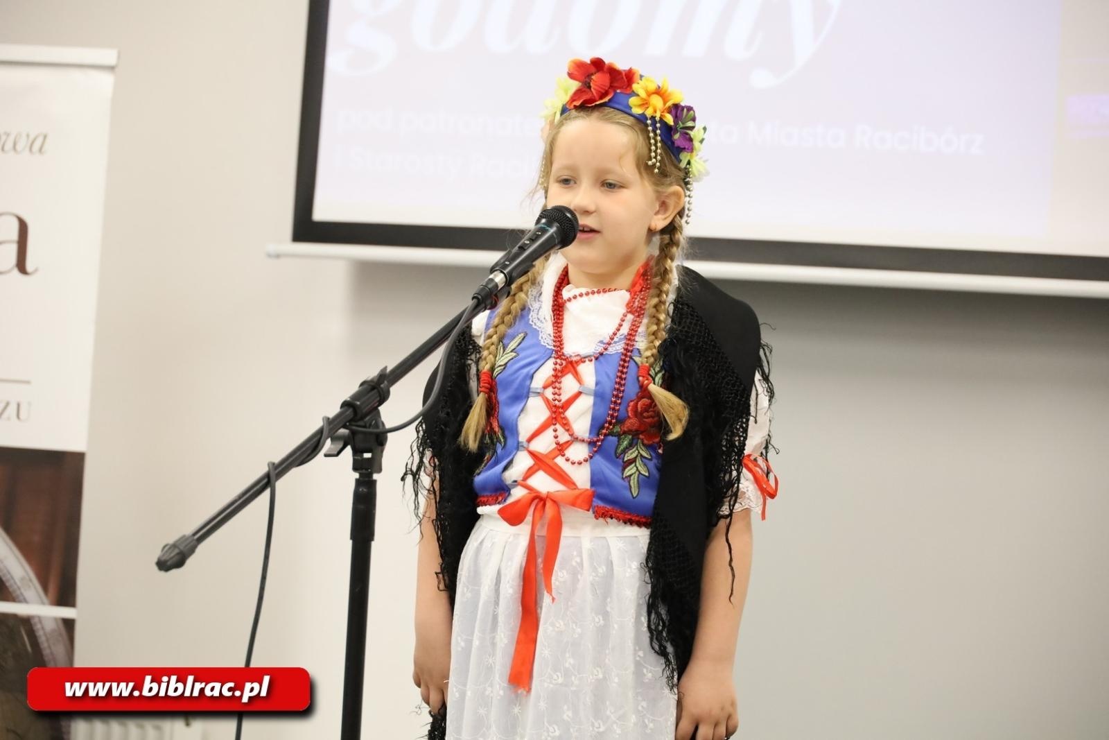 Zdjęcie w galerii na portalu naszraciborz.pl: Tukej piyknie godomy po raz XVI w raciborskiej bibliotece wiadomości z regionu