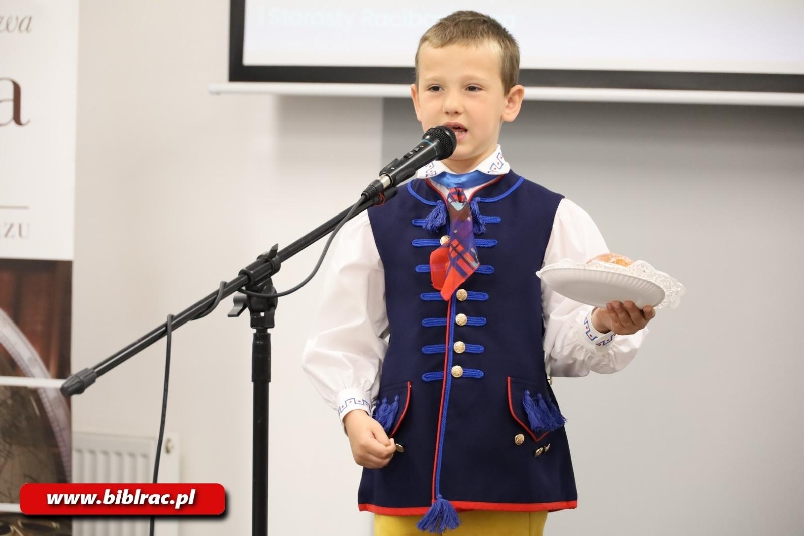 Zdjęcie w galerii na portalu naszraciborz.pl: Tukej piyknie godomy po raz XVI w raciborskiej bibliotece wiadomości z regionu