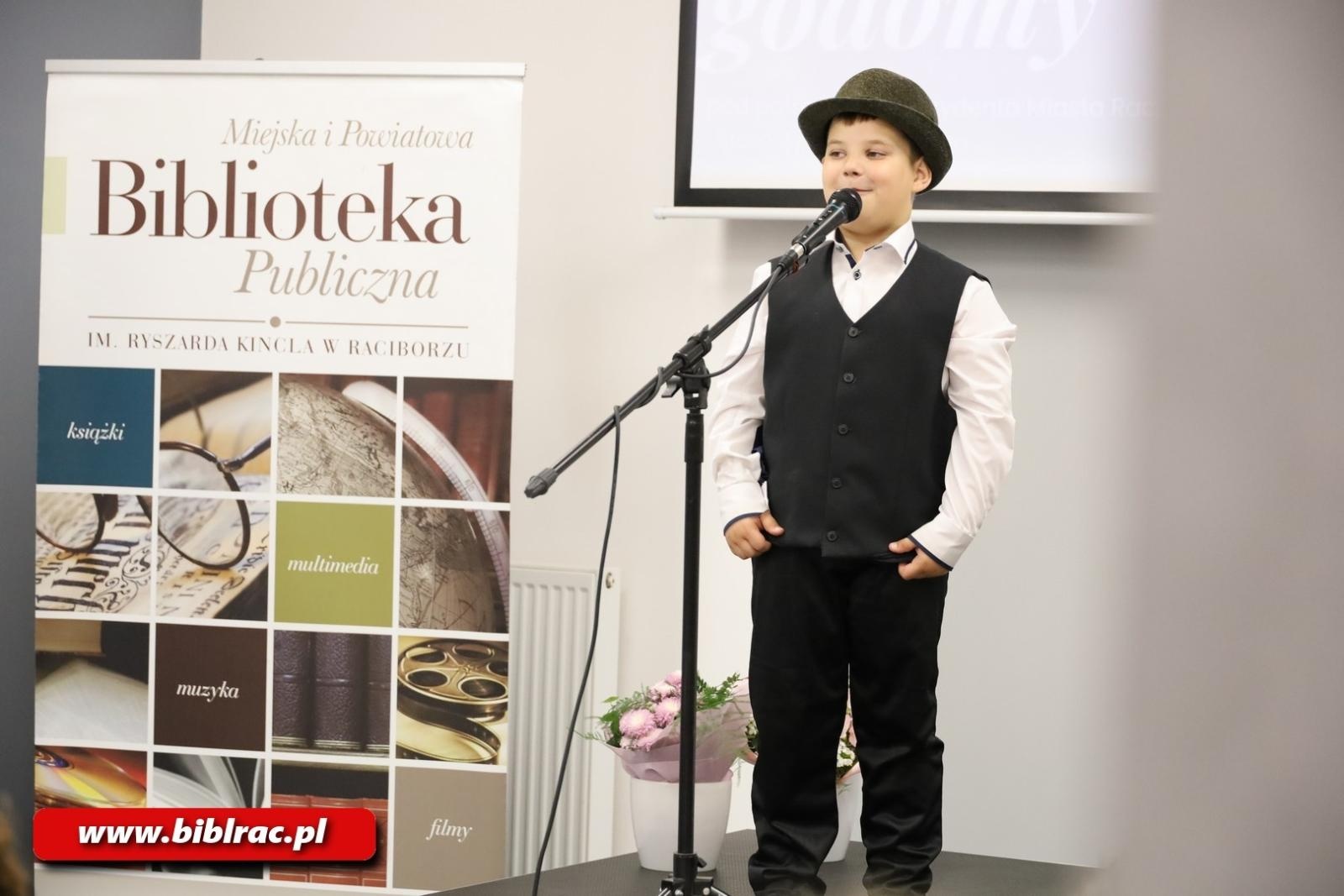 Zdjęcie w galerii na portalu naszraciborz.pl: Tukej piyknie godomy po raz XVI w raciborskiej bibliotece wiadomości z regionu