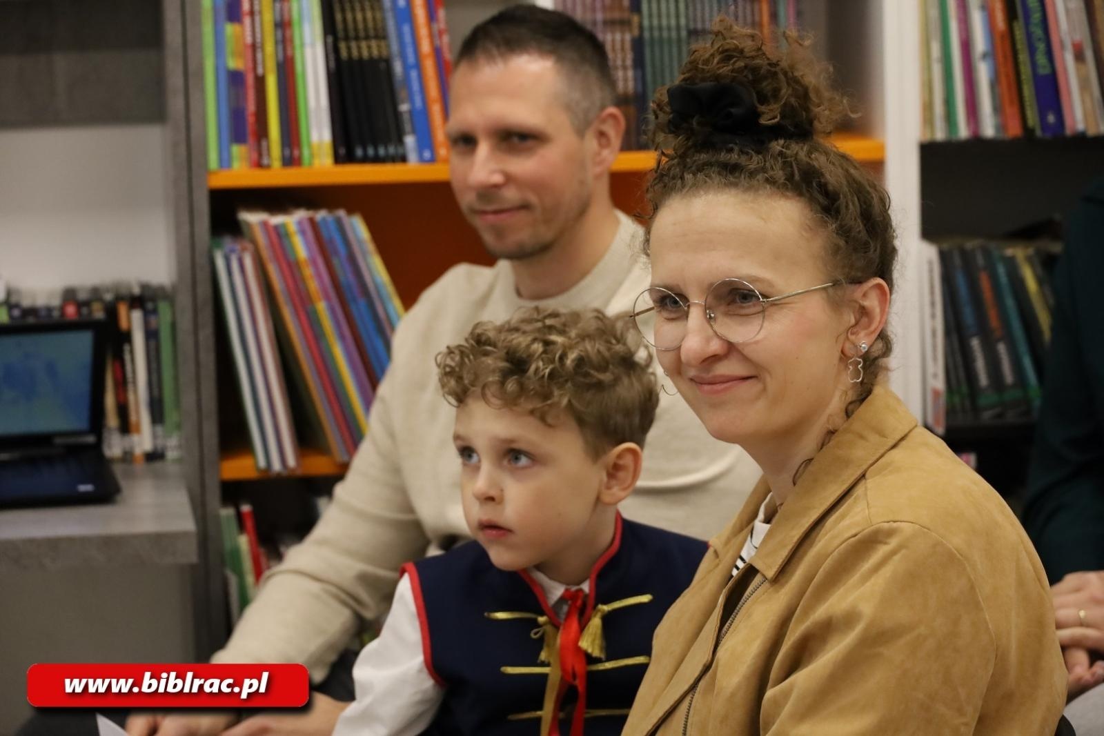 Zdjęcie w galerii na portalu naszraciborz.pl: Tukej piyknie godomy po raz XVI w raciborskiej bibliotece wiadomości z regionu