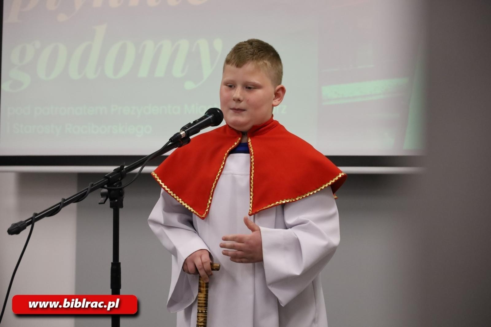 Zdjęcie w galerii na portalu naszraciborz.pl: Tukej piyknie godomy po raz XVI w raciborskiej bibliotece wiadomości z regionu