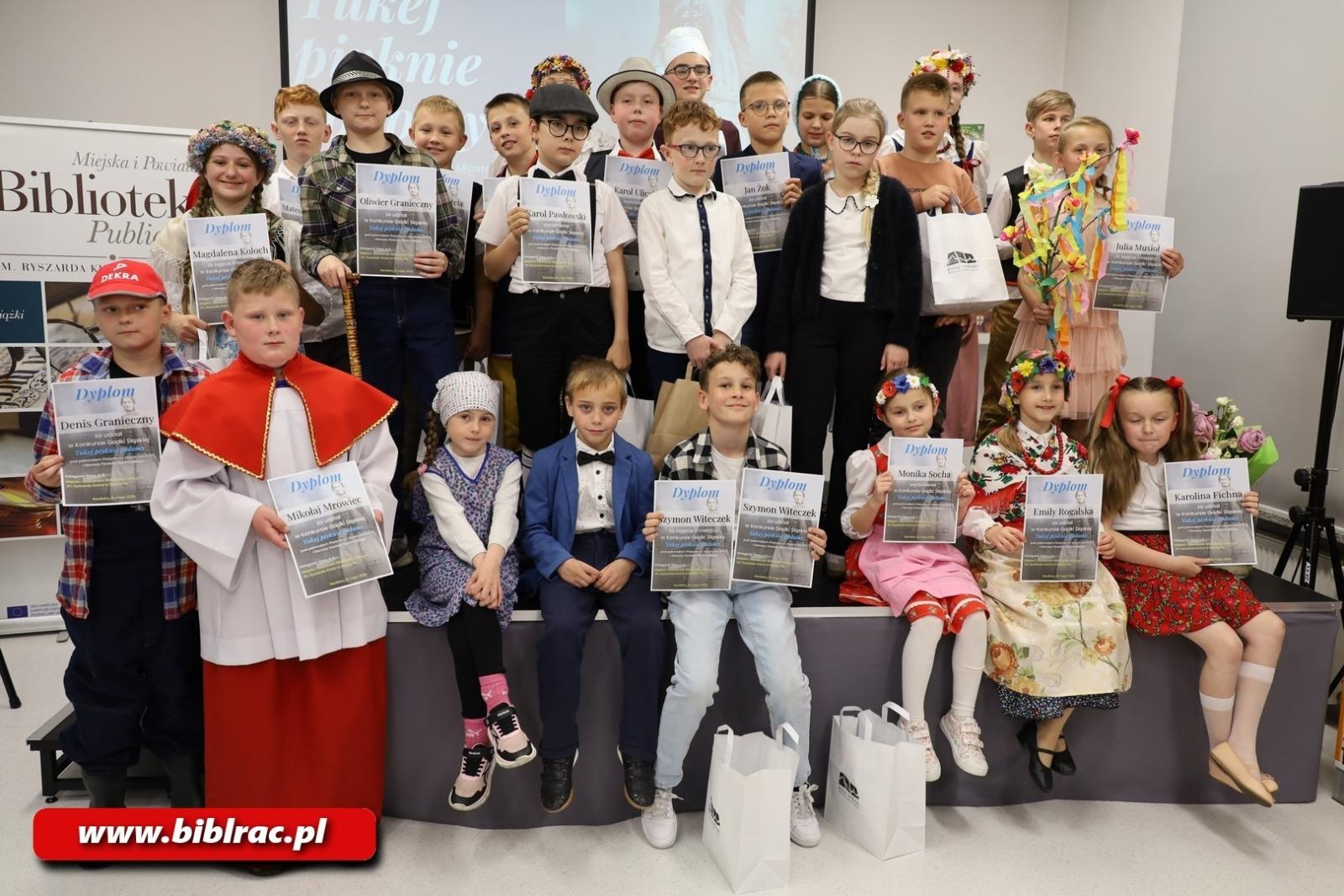 Zdjęcie w galerii na portalu naszraciborz.pl: Tukej piyknie godomy po raz XVI w raciborskiej bibliotece wiadomości z regionu