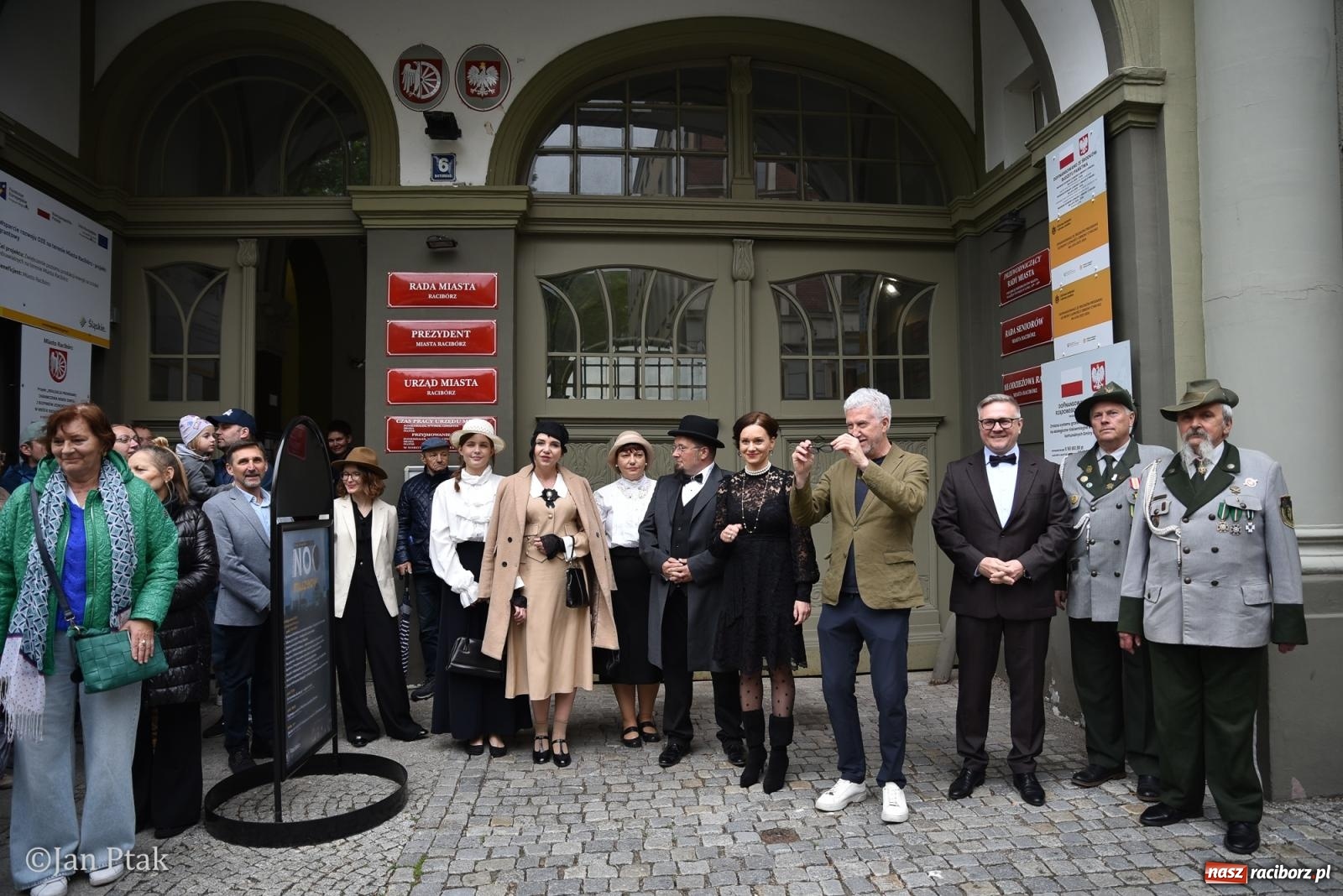 Zdjęcie w galerii na portalu naszraciborz.pl: Za nami Noc Muzeów w Urzędzie Miasta Racibórz – salwa, edukacja, historia i atrakcje dla mieszkańców wiadomości z regionu
