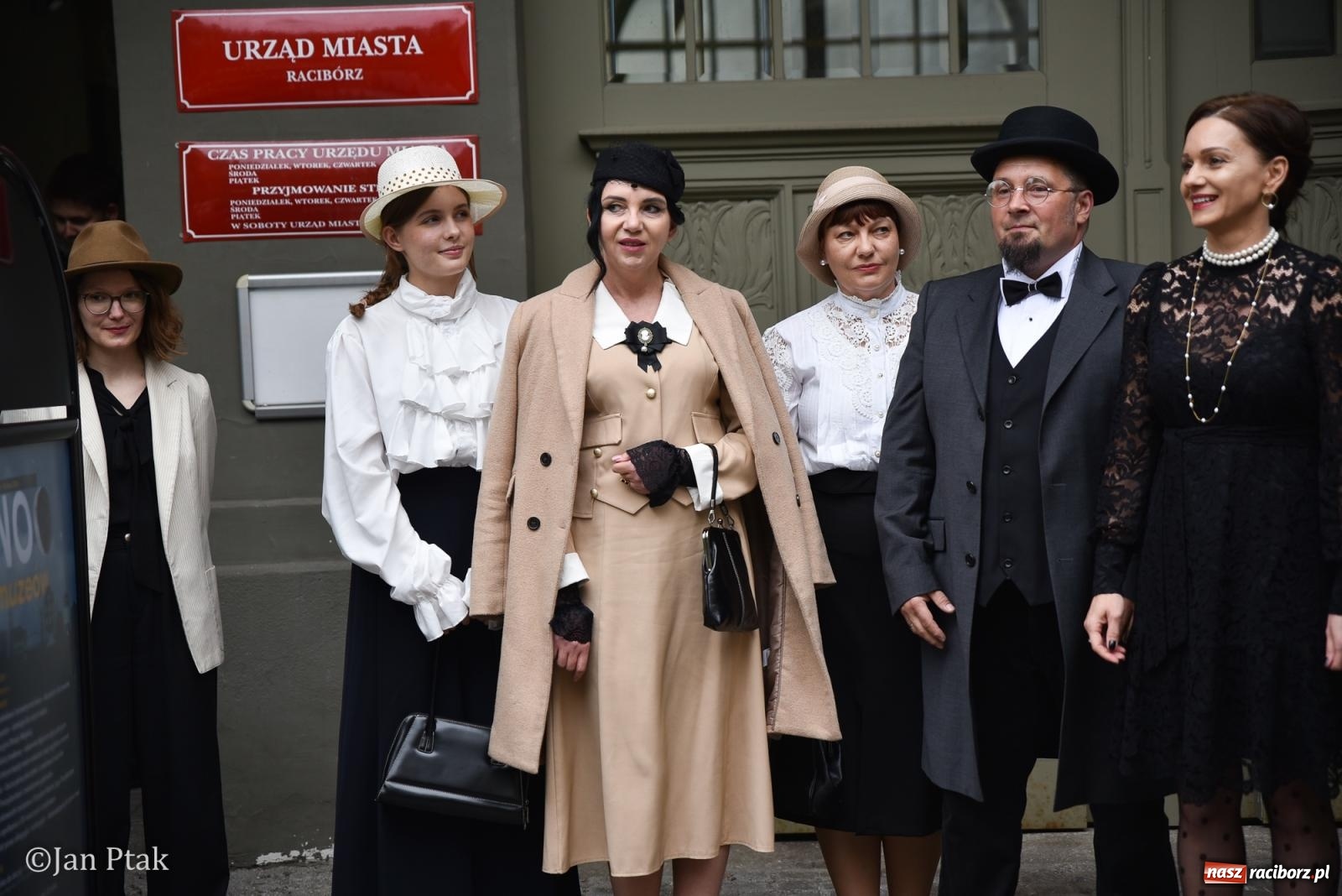 Zdjęcie w galerii na portalu naszraciborz.pl: Za nami Noc Muzeów w Urzędzie Miasta Racibórz – salwa, edukacja, historia i atrakcje dla mieszkańców wiadomości z regionu