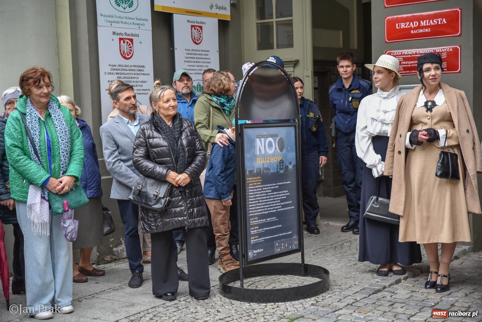 Zdjęcie w galerii na portalu naszraciborz.pl: Za nami Noc Muzeów w Urzędzie Miasta Racibórz – salwa, edukacja, historia i atrakcje dla mieszkańców wiadomości z regionu