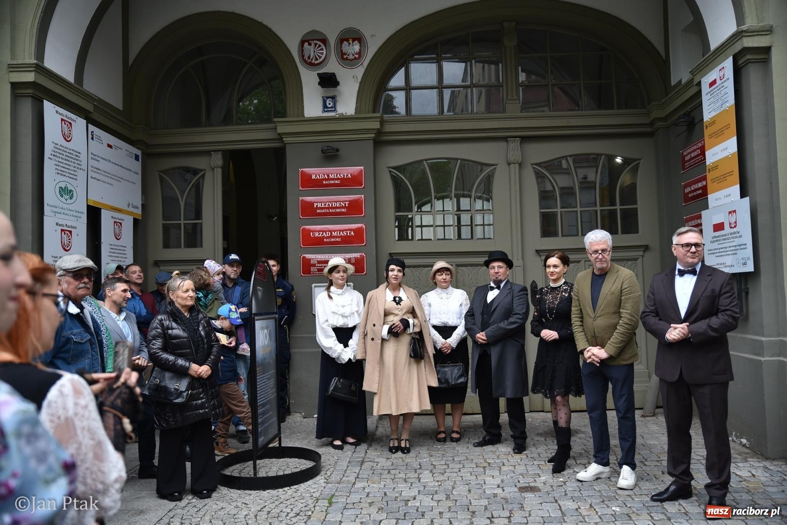 Zdjęcie w galerii na portalu naszraciborz.pl: Za nami Noc Muzeów w Urzędzie Miasta Racibórz – salwa, edukacja, historia i atrakcje dla mieszkańców wiadomości z regionu
