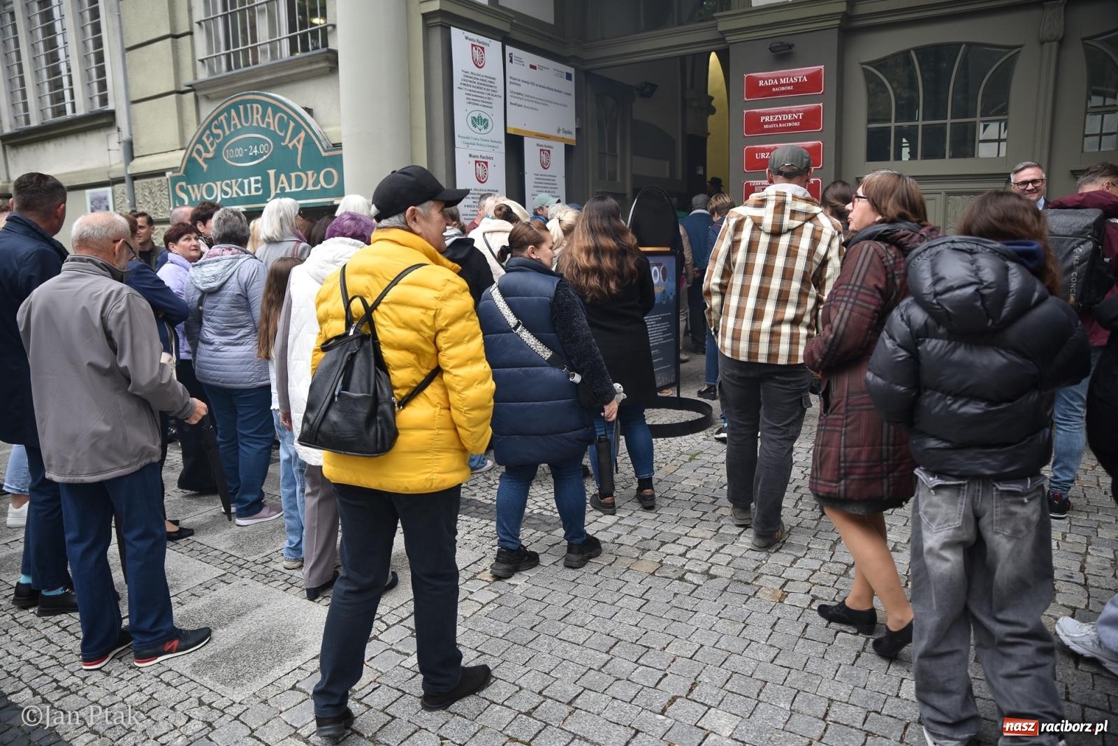 Zdjęcie w galerii na portalu naszraciborz.pl: Za nami Noc Muzeów w Urzędzie Miasta Racibórz – salwa, edukacja, historia i atrakcje dla mieszkańców wiadomości z regionu