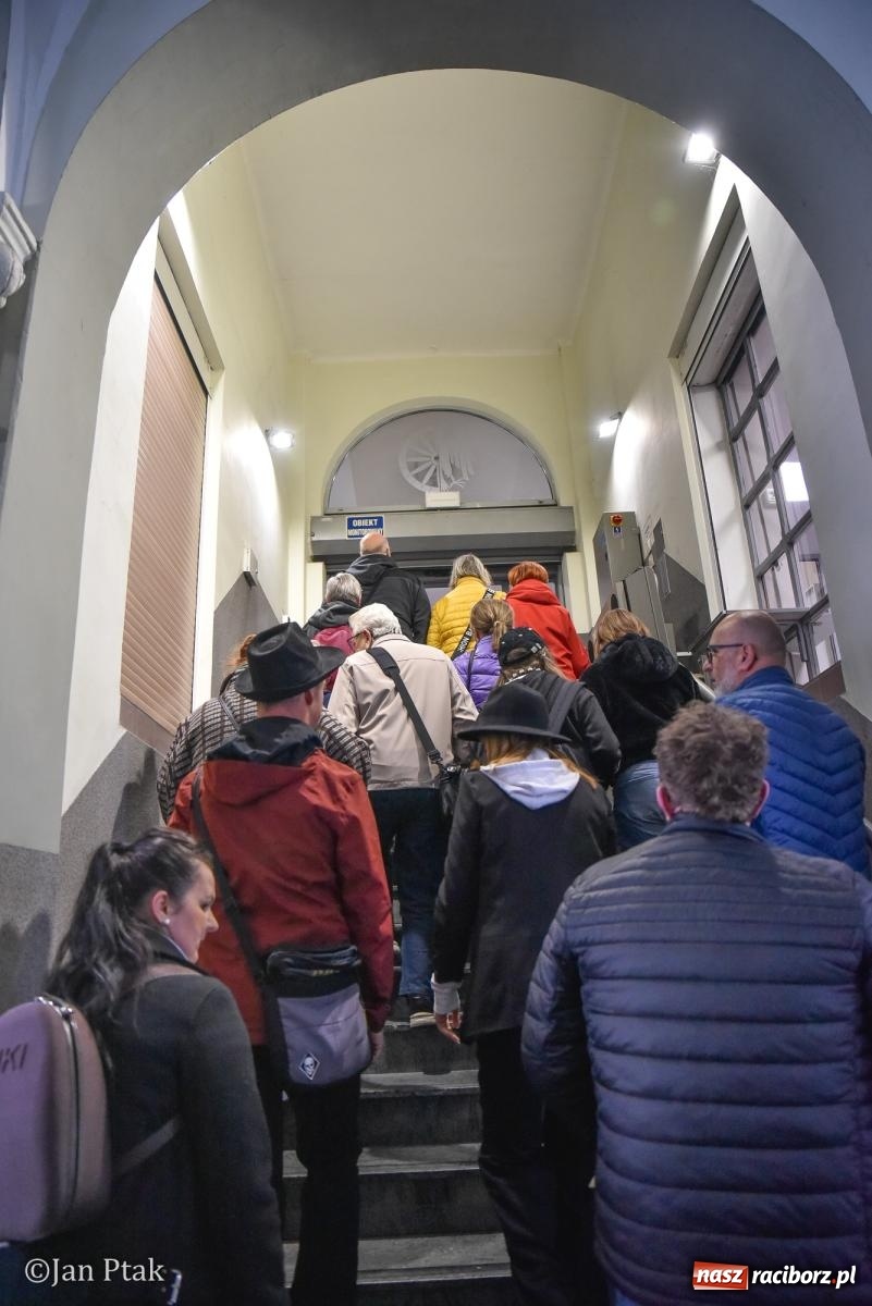 Zdjęcie w galerii na portalu naszraciborz.pl: Za nami Noc Muzeów w Urzędzie Miasta Racibórz – salwa, edukacja, historia i atrakcje dla mieszkańców wiadomości z regionu