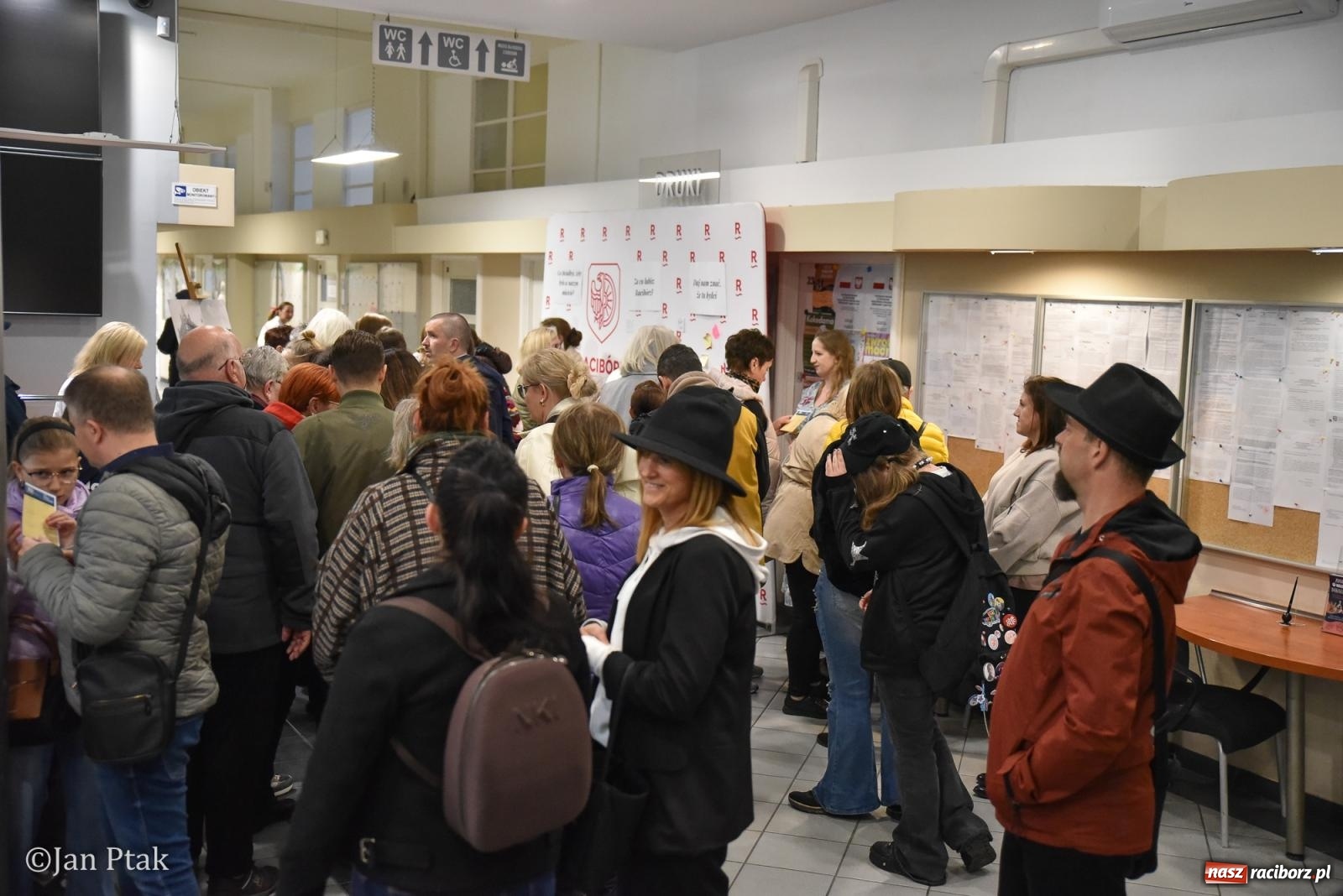 Zdjęcie w galerii na portalu naszraciborz.pl: Za nami Noc Muzeów w Urzędzie Miasta Racibórz – salwa, edukacja, historia i atrakcje dla mieszkańców wiadomości z regionu