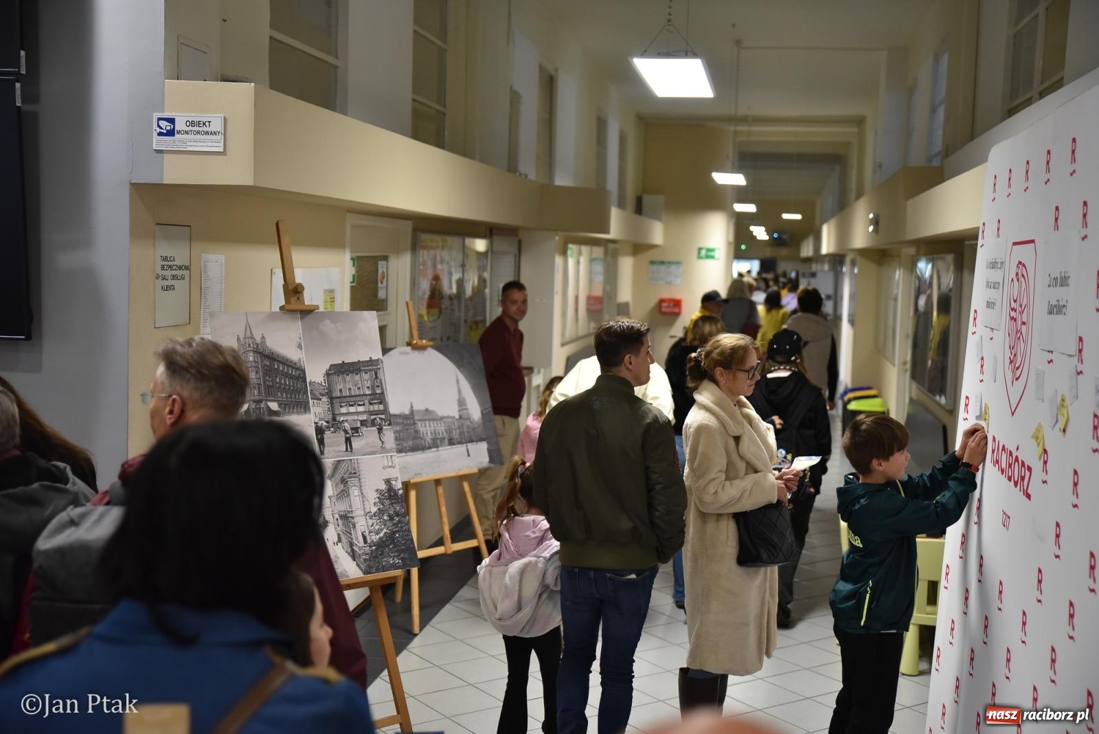Zdjęcie w galerii na portalu naszraciborz.pl: Za nami Noc Muzeów w Urzędzie Miasta Racibórz – salwa, edukacja, historia i atrakcje dla mieszkańców wiadomości z regionu