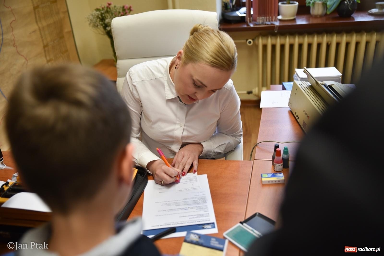 Zdjęcie w galerii na portalu naszraciborz.pl: Za nami Noc Muzeów w Urzędzie Miasta Racibórz – salwa, edukacja, historia i atrakcje dla mieszkańców wiadomości z regionu