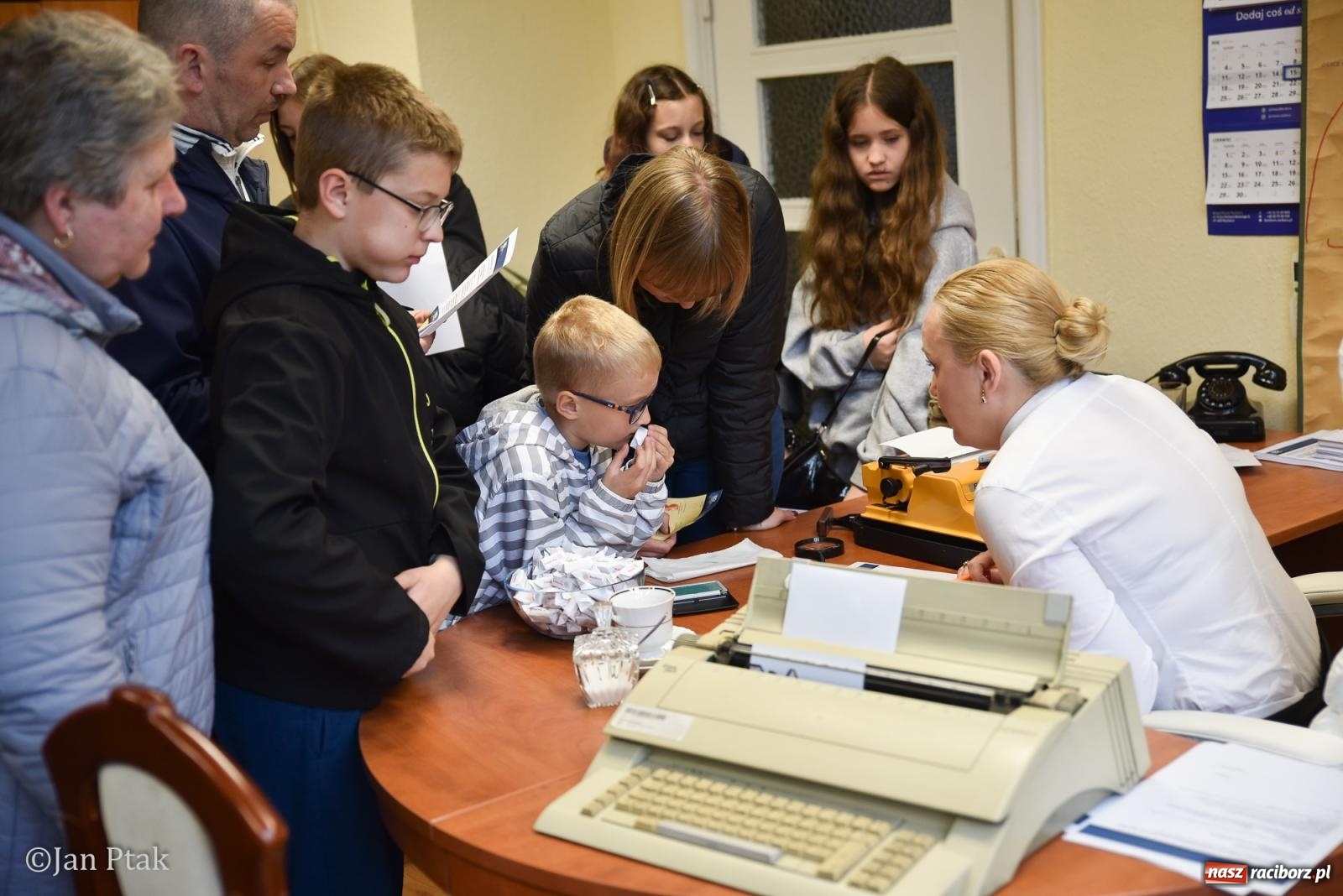Zdjęcie w galerii na portalu naszraciborz.pl: Za nami Noc Muzeów w Urzędzie Miasta Racibórz – salwa, edukacja, historia i atrakcje dla mieszkańców wiadomości z regionu