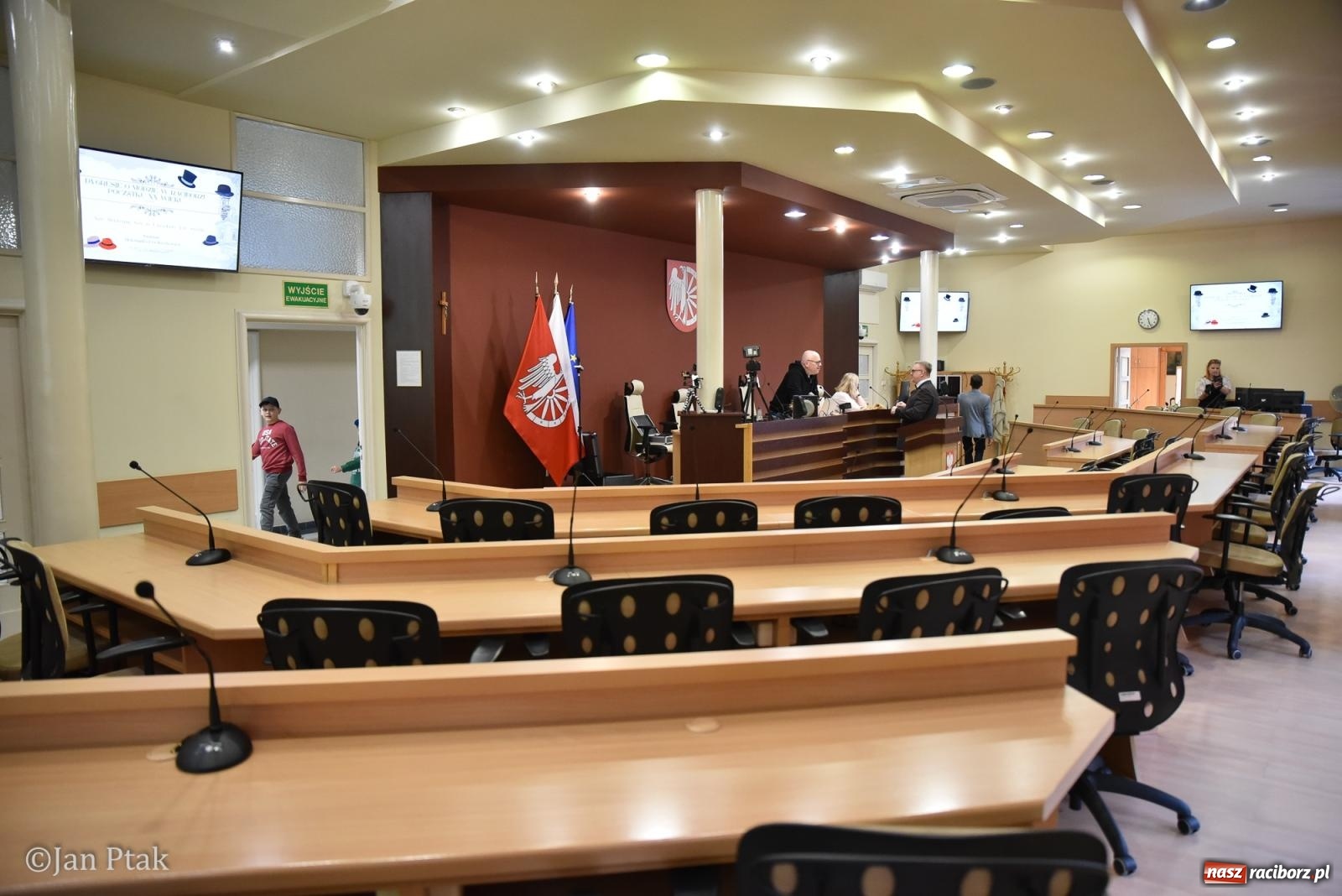 Zdjęcie w galerii na portalu naszraciborz.pl: Za nami Noc Muzeów w Urzędzie Miasta Racibórz – salwa, edukacja, historia i atrakcje dla mieszkańców wiadomości z regionu
