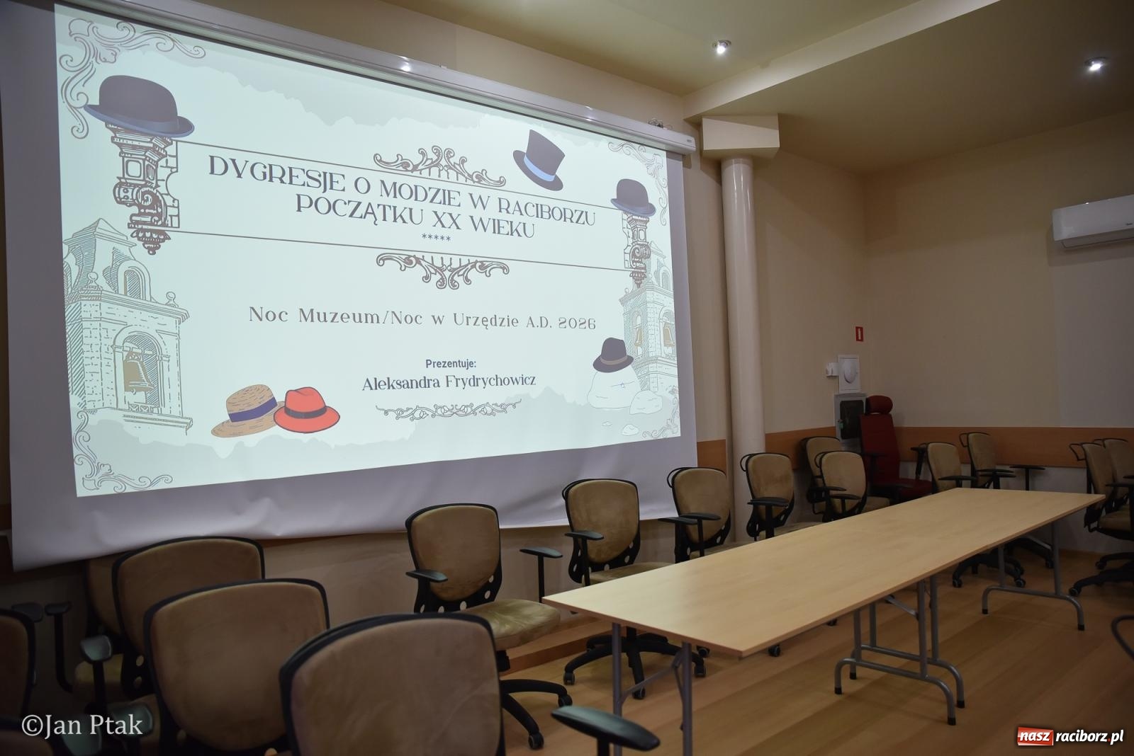 Zdjęcie w galerii na portalu naszraciborz.pl: Za nami Noc Muzeów w Urzędzie Miasta Racibórz – salwa, edukacja, historia i atrakcje dla mieszkańców wiadomości z regionu