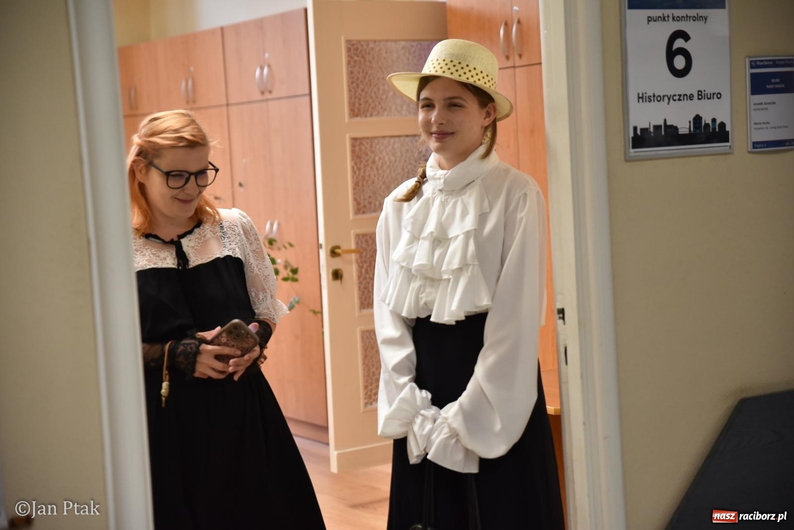 Zdjęcie w galerii na portalu naszraciborz.pl: Za nami Noc Muzeów w Urzędzie Miasta Racibórz – salwa, edukacja, historia i atrakcje dla mieszkańców wiadomości z regionu