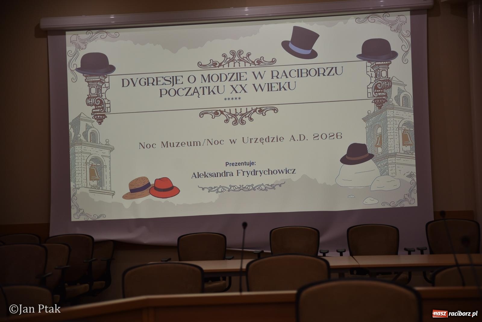 Zdjęcie w galerii na portalu naszraciborz.pl: Za nami Noc Muzeów w Urzędzie Miasta Racibórz – salwa, edukacja, historia i atrakcje dla mieszkańców wiadomości z regionu