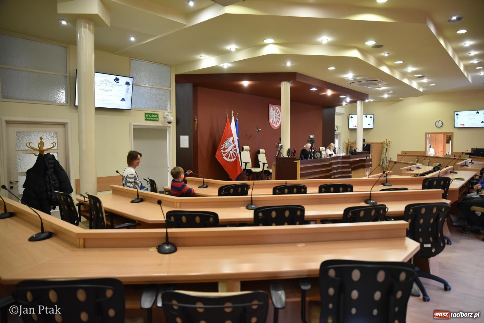 Zdjęcie w galerii na portalu naszraciborz.pl: Za nami Noc Muzeów w Urzędzie Miasta Racibórz – salwa, edukacja, historia i atrakcje dla mieszkańców wiadomości z regionu