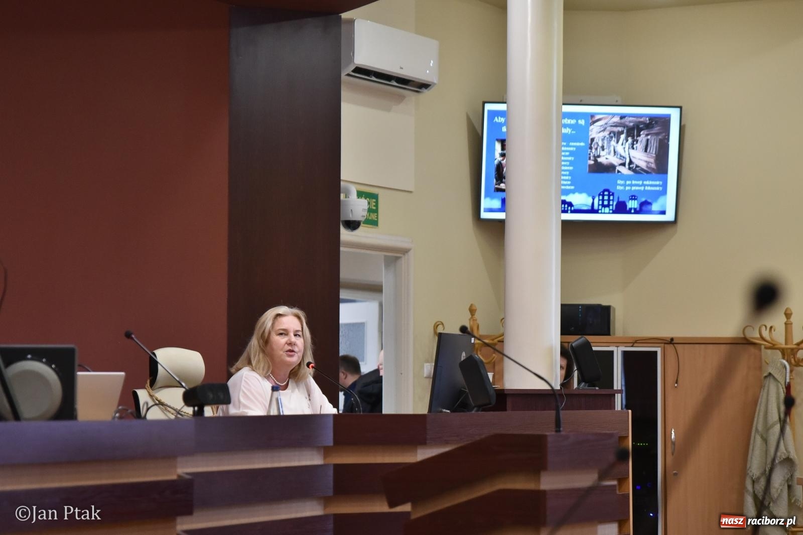 Zdjęcie w galerii na portalu naszraciborz.pl: Za nami Noc Muzeów w Urzędzie Miasta Racibórz – salwa, edukacja, historia i atrakcje dla mieszkańców wiadomości z regionu