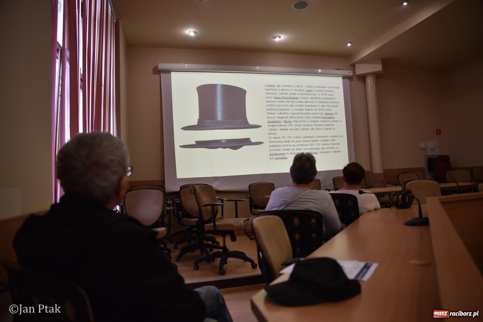Zdjęcie w galerii na portalu naszraciborz.pl: Za nami Noc Muzeów w Urzędzie Miasta Racibórz – salwa, edukacja, historia i atrakcje dla mieszkańców wiadomości z regionu