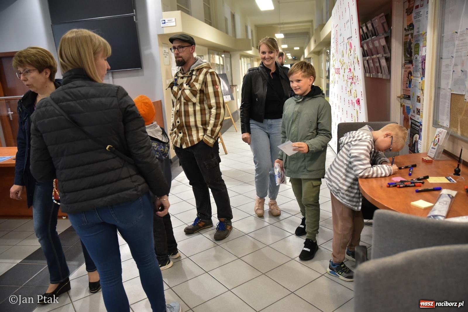 Zdjęcie w galerii na portalu naszraciborz.pl: Za nami Noc Muzeów w Urzędzie Miasta Racibórz – salwa, edukacja, historia i atrakcje dla mieszkańców wiadomości z regionu