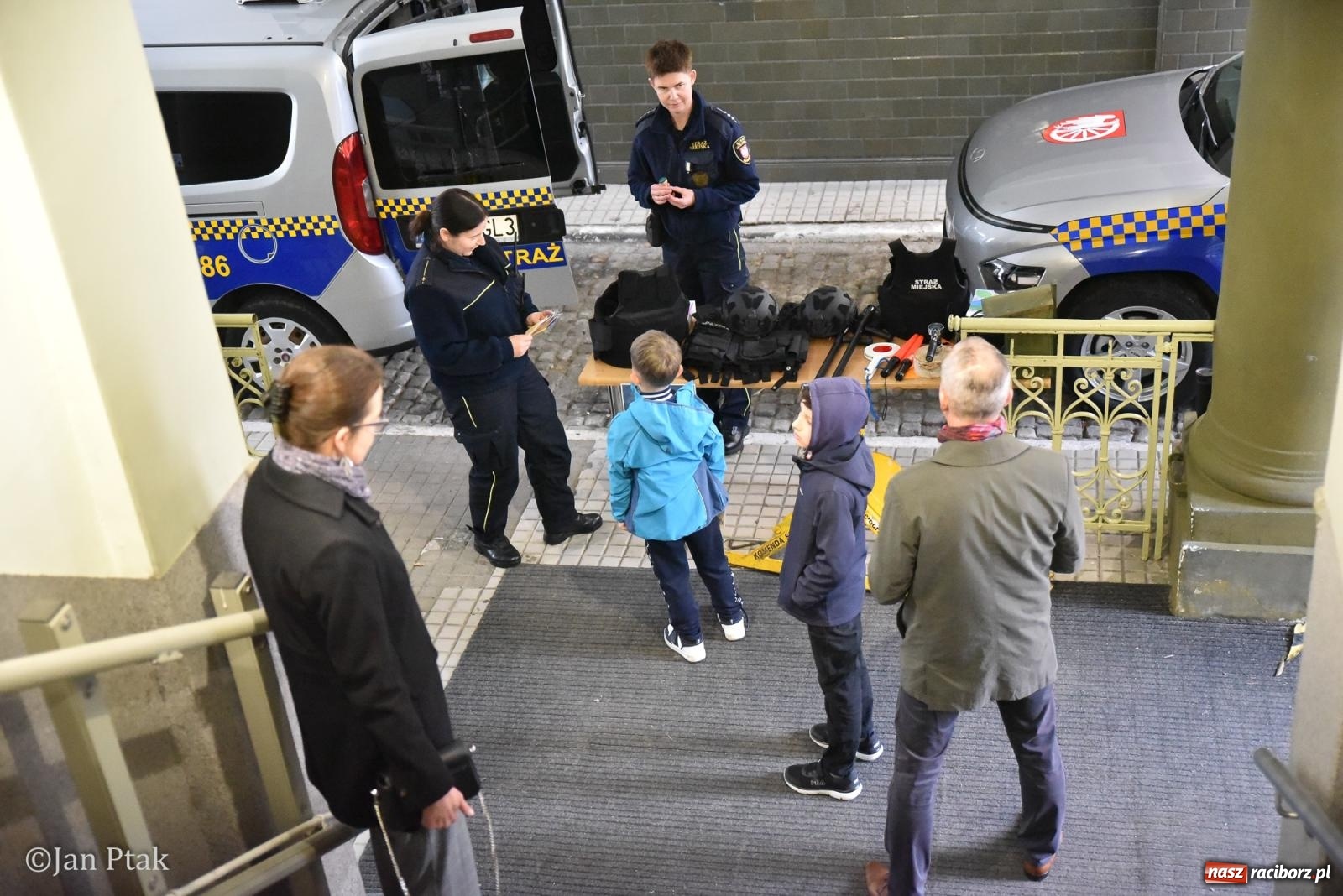Zdjęcie w galerii na portalu naszraciborz.pl: Za nami Noc Muzeów w Urzędzie Miasta Racibórz – salwa, edukacja, historia i atrakcje dla mieszkańców wiadomości z regionu
