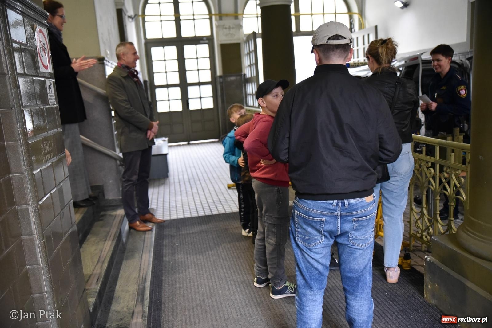 Zdjęcie w galerii na portalu naszraciborz.pl: Za nami Noc Muzeów w Urzędzie Miasta Racibórz – salwa, edukacja, historia i atrakcje dla mieszkańców wiadomości z regionu